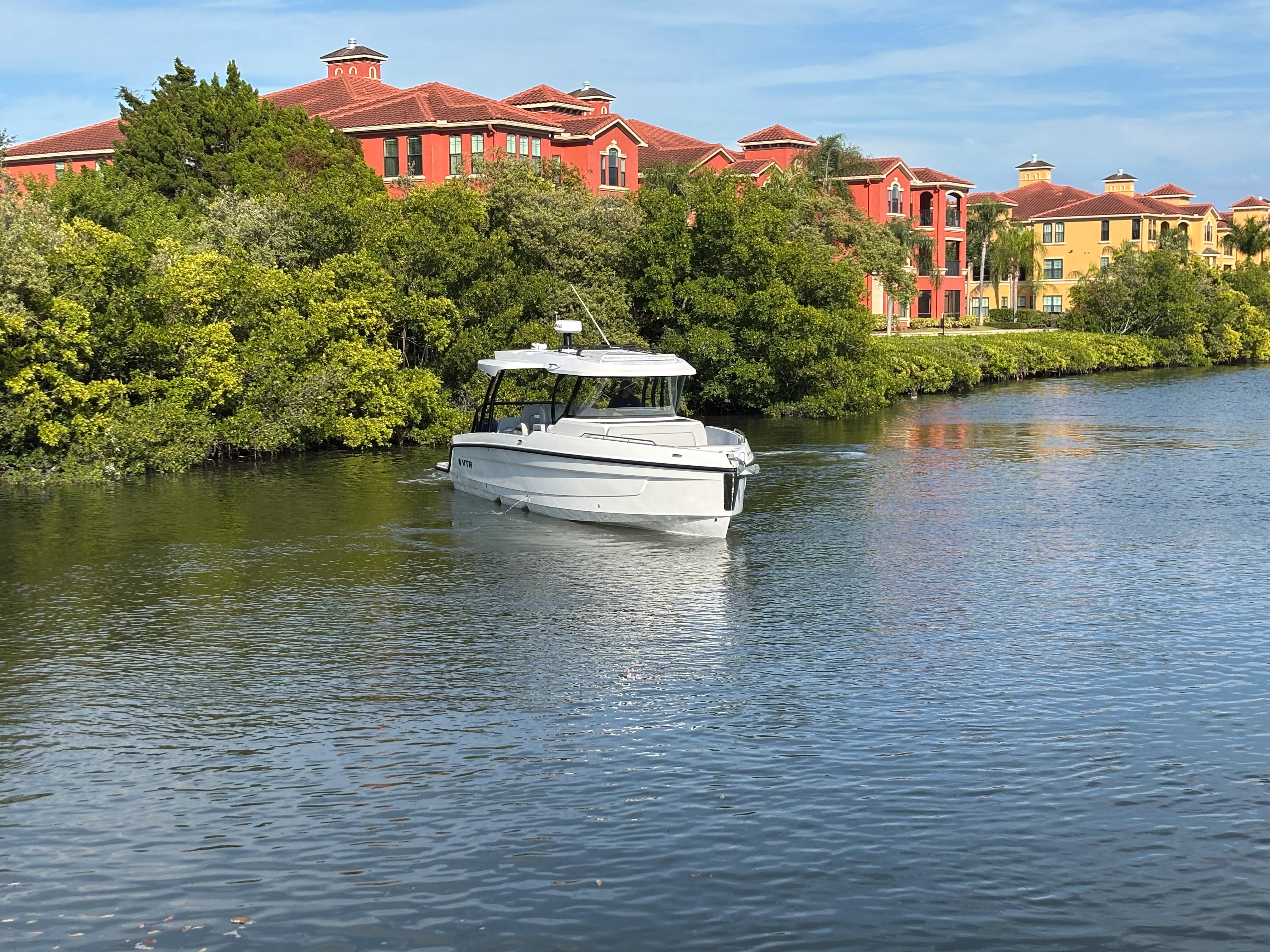 2026 Cruisers Yachts 38 VTR Image Thumbnail #6