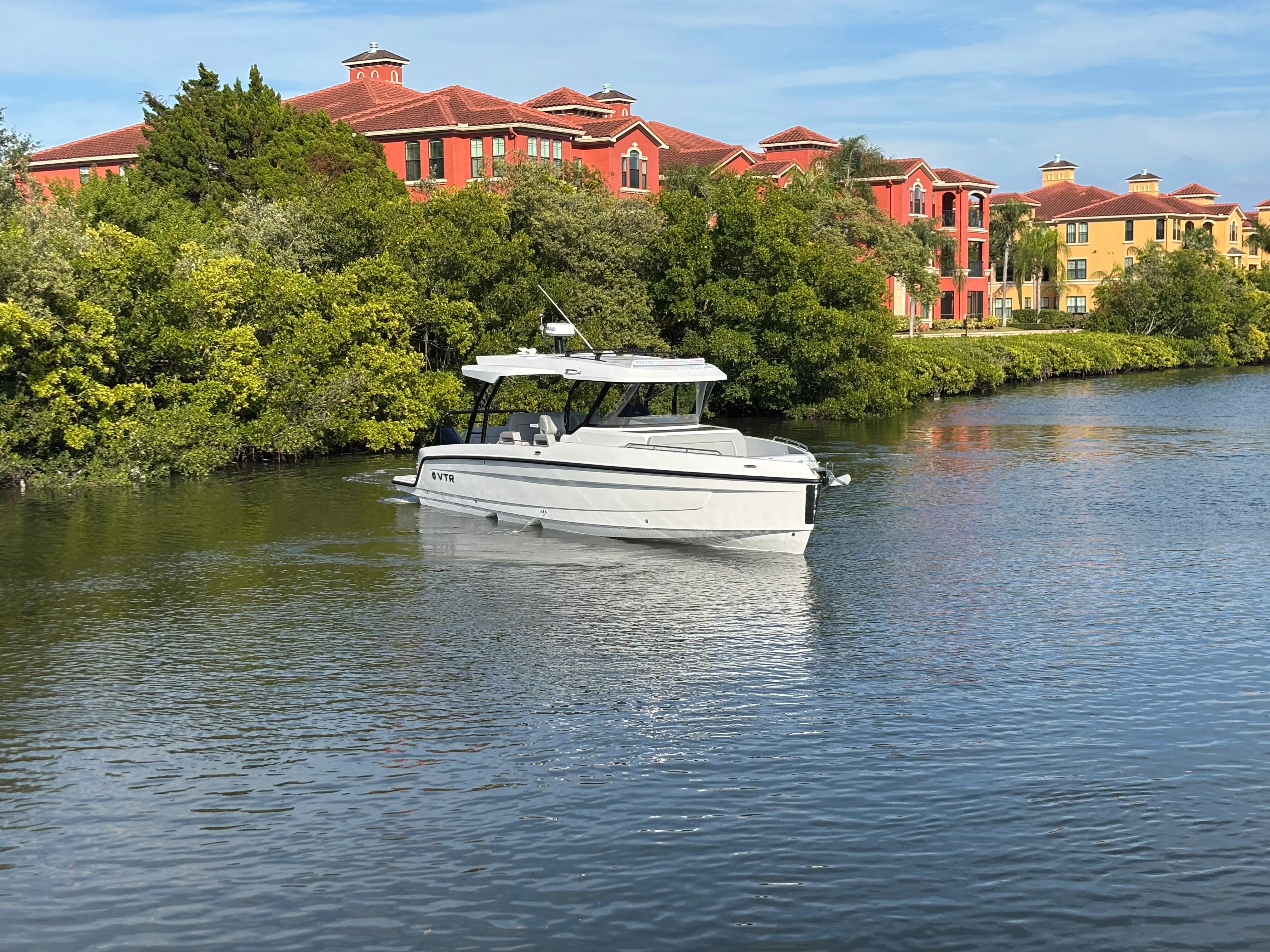 2026 Cruisers Yachts 38 VTR Image Thumbnail #8