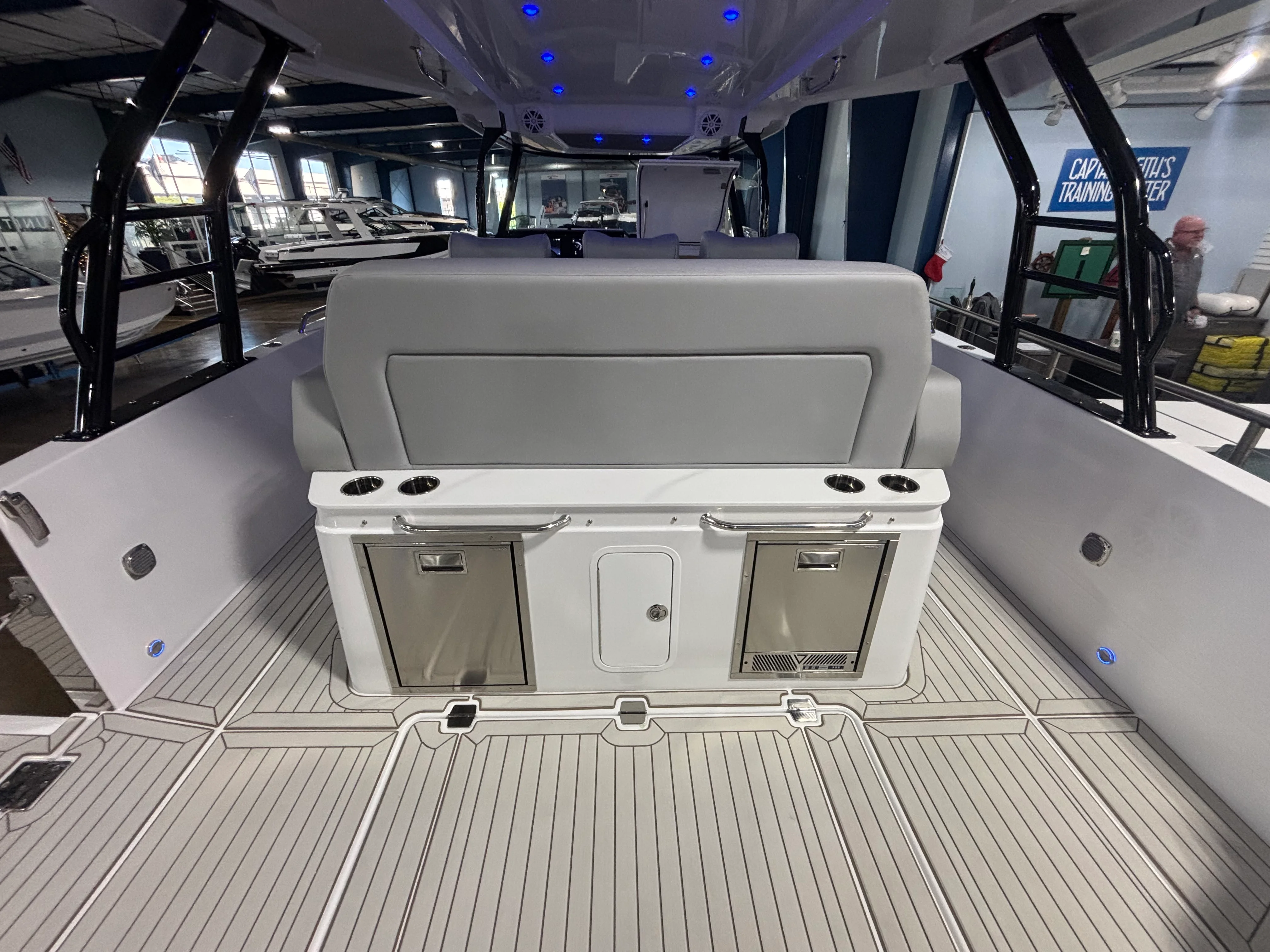 2026 Cruisers Yachts 38 VTR Image Thumbnail #16