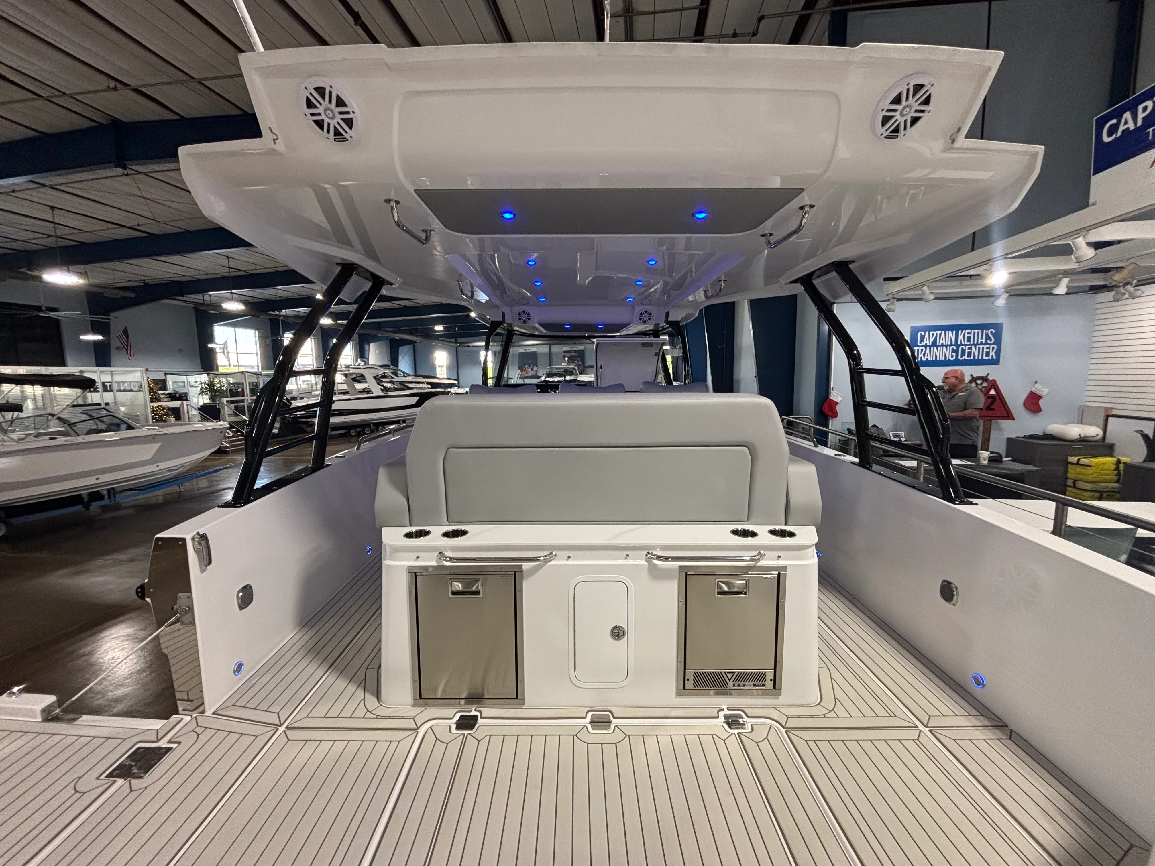 2026 Cruisers Yachts 38 VTR Image Thumbnail #12