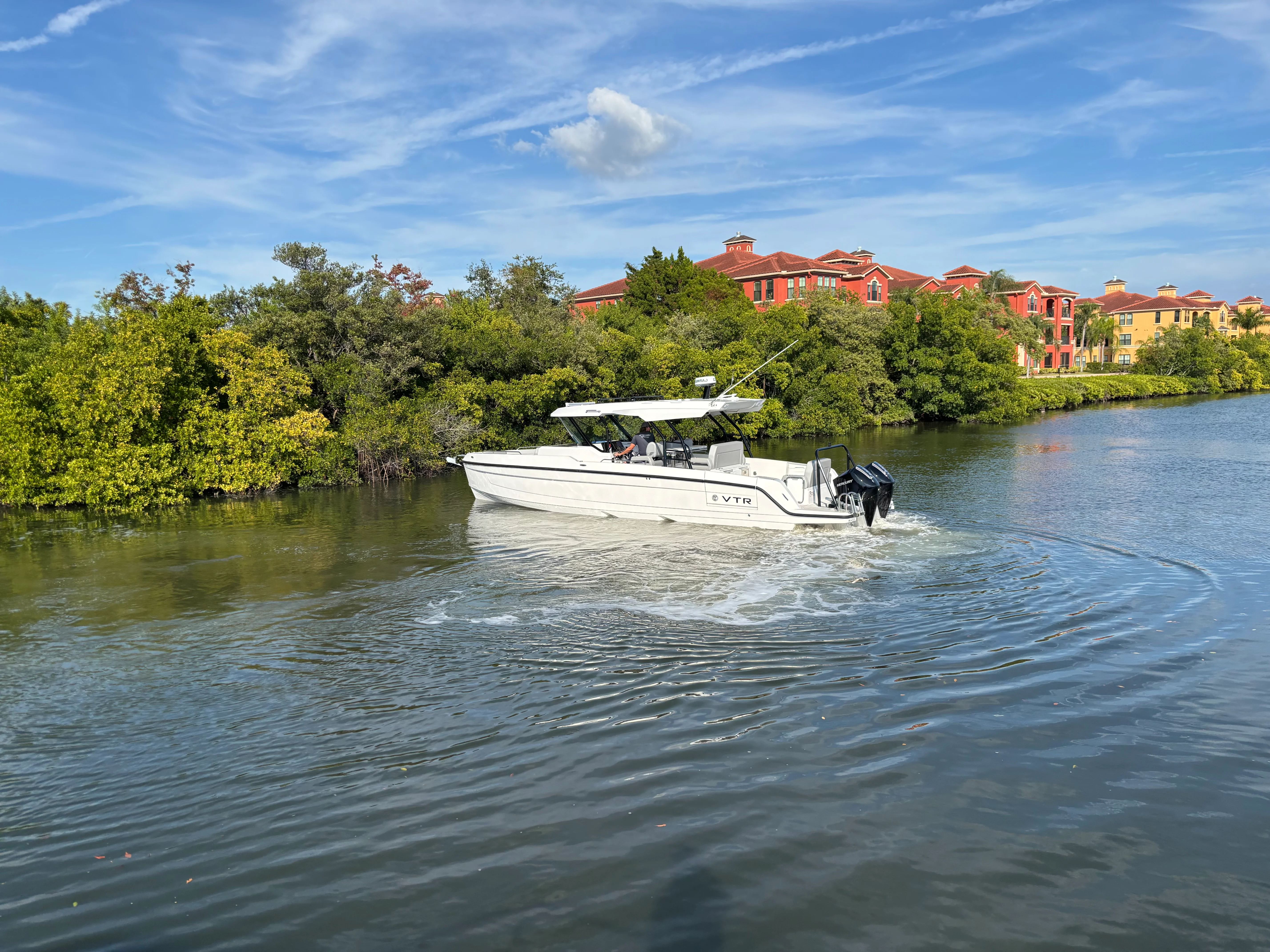 2026 Cruisers Yachts 38 VTR Image Thumbnail #4