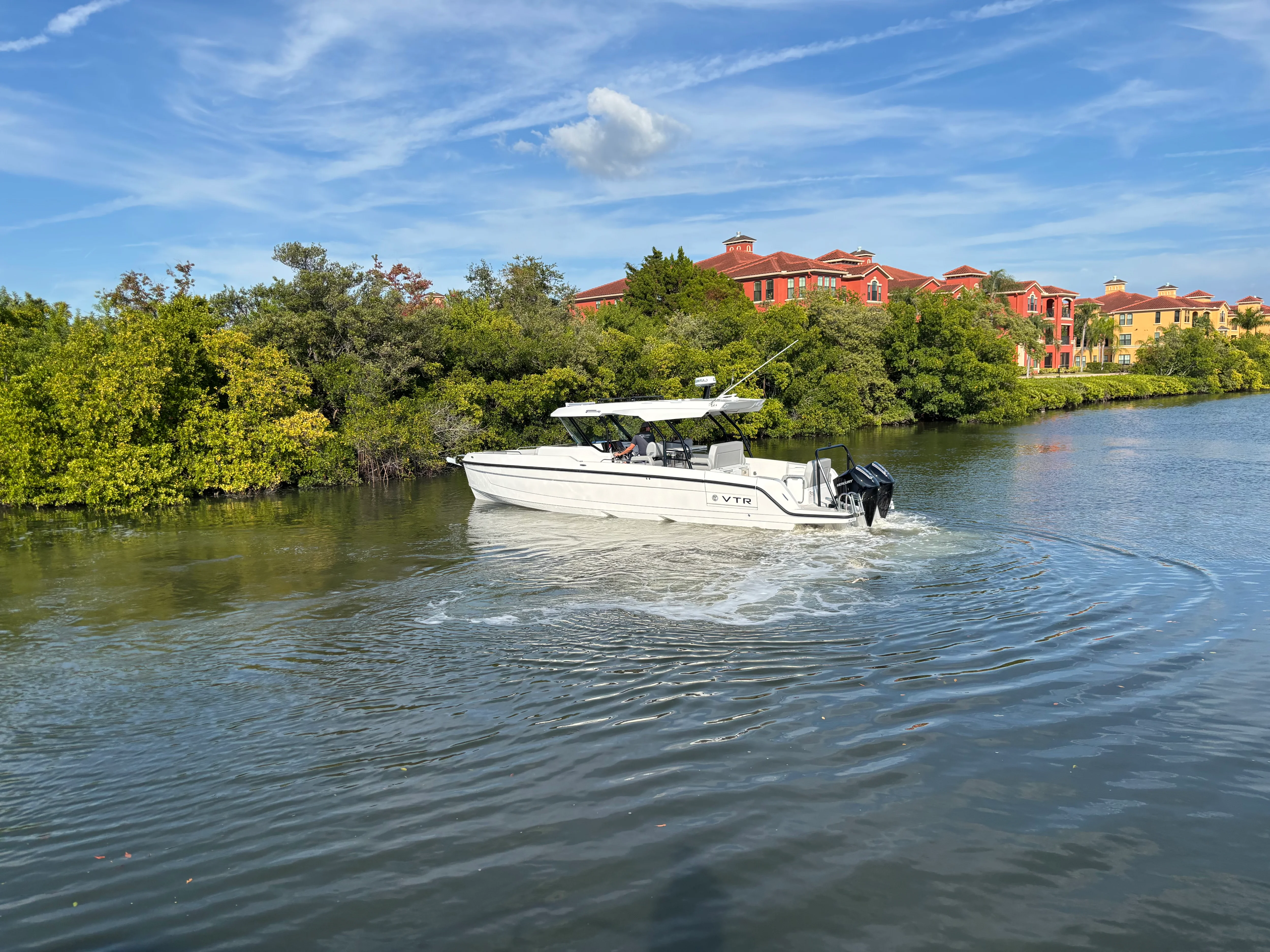 2026 Cruisers Yachts 38 VTR Image Thumbnail #4