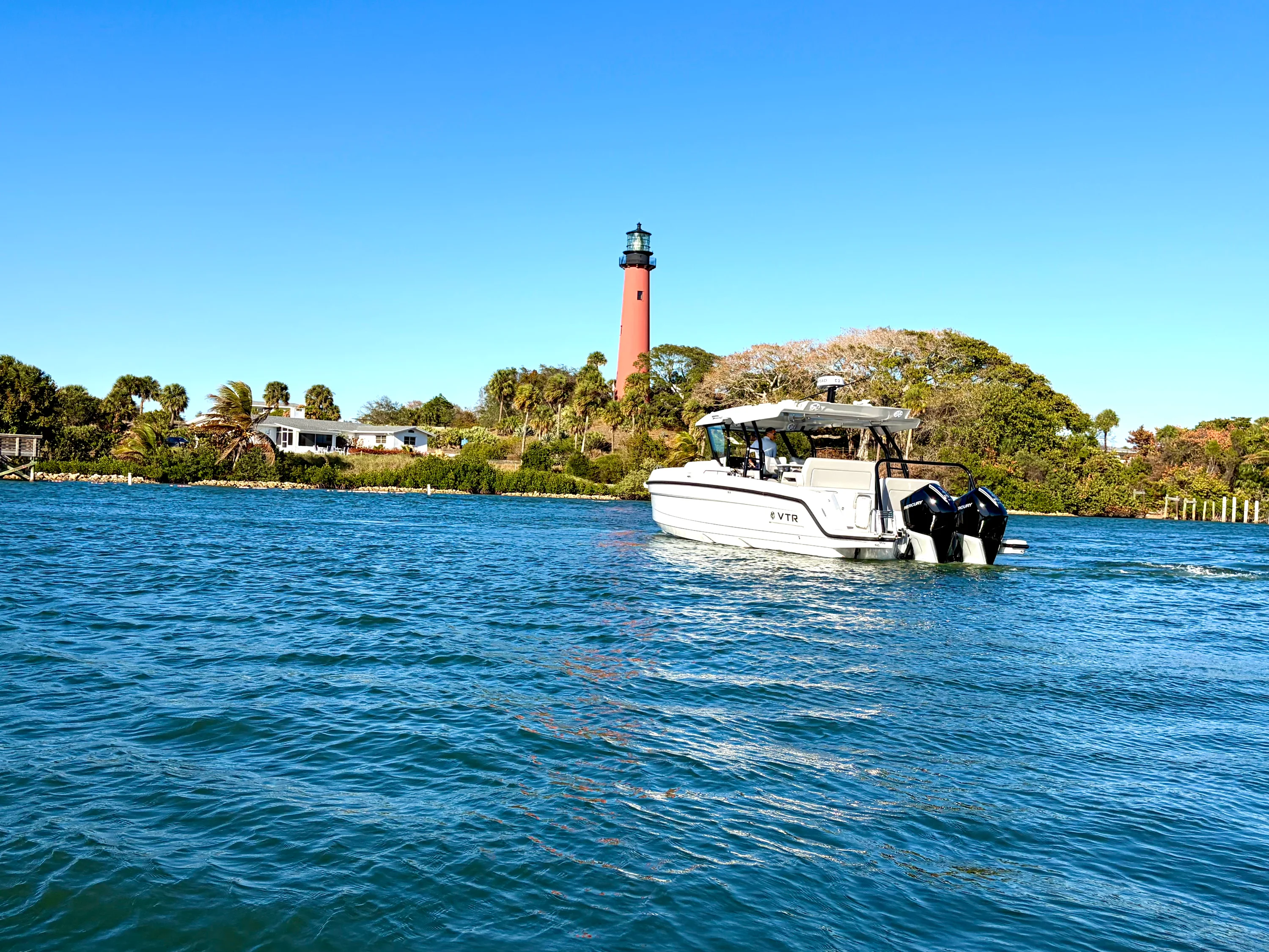 2026 Cruisers Yachts 38 VTR Image Thumbnail #1