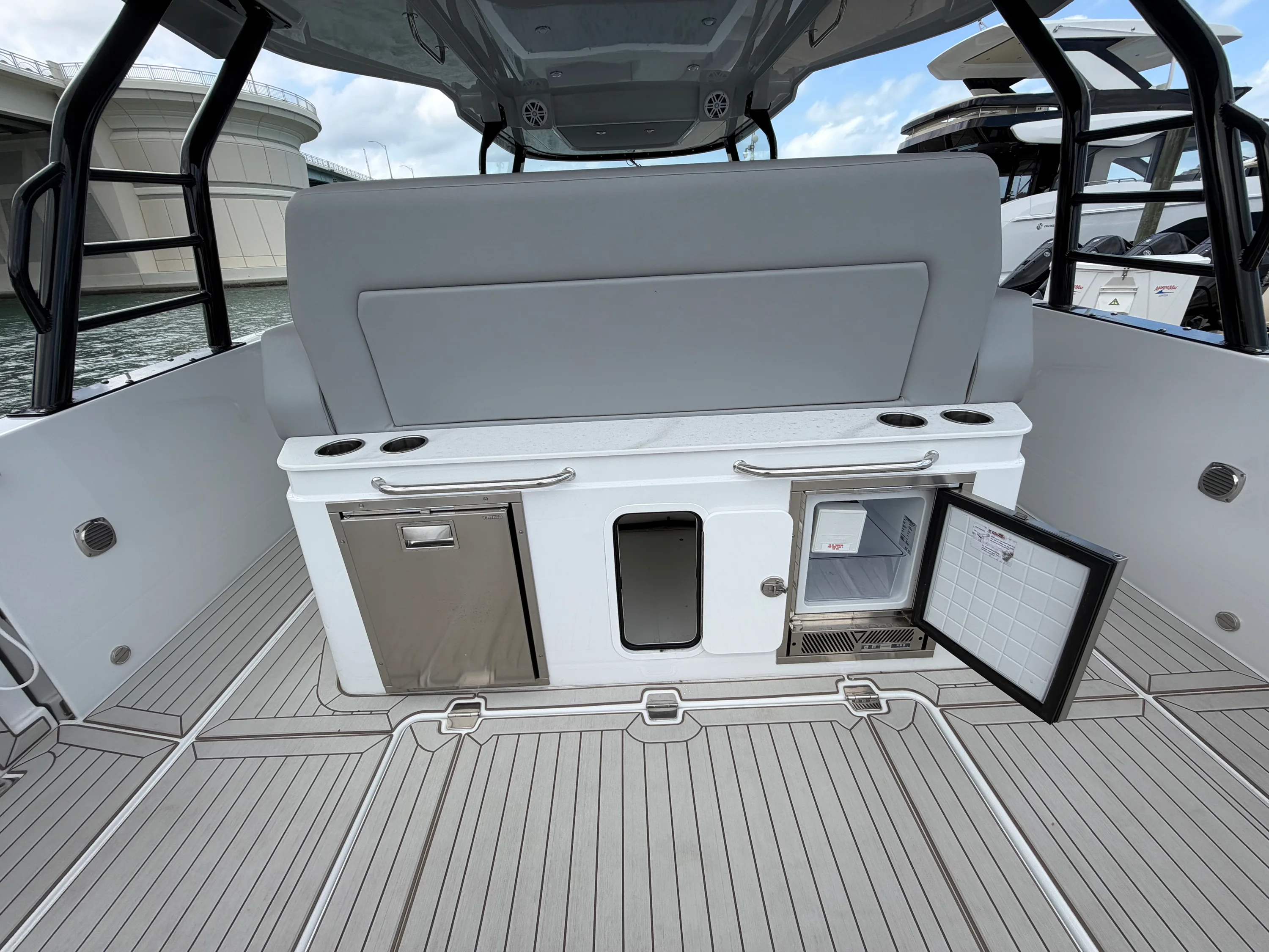 2026 Cruisers Yachts 38 VTR Image Thumbnail #35