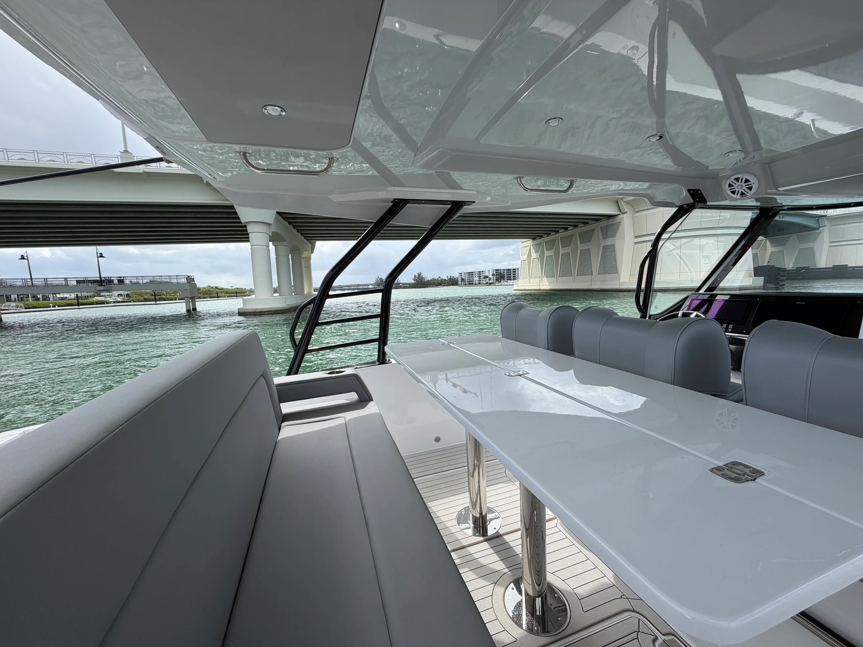 2026 Cruisers Yachts 38 VTR Image Thumbnail #11