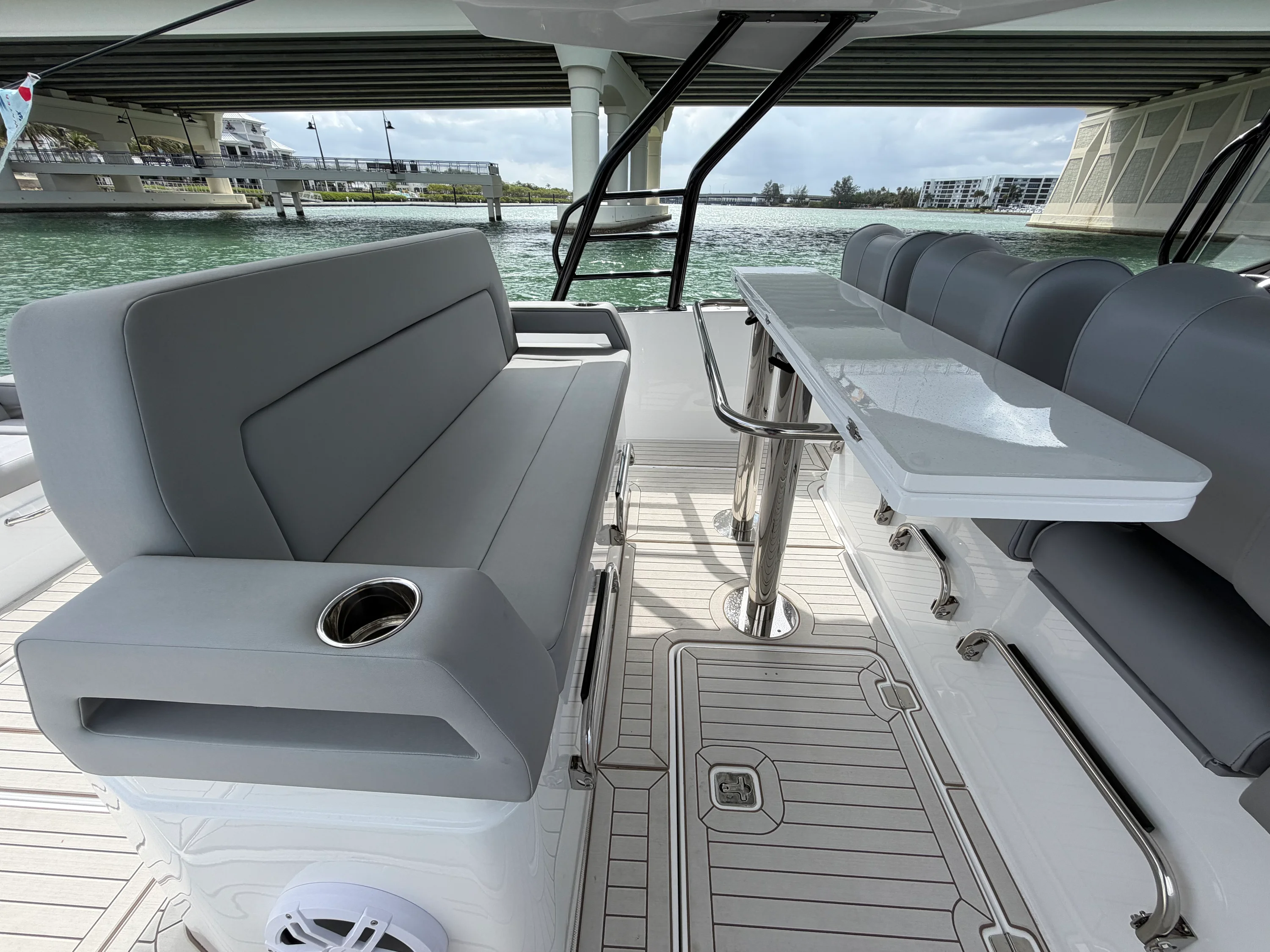 2026 Cruisers Yachts 38 VTR Image Thumbnail #10