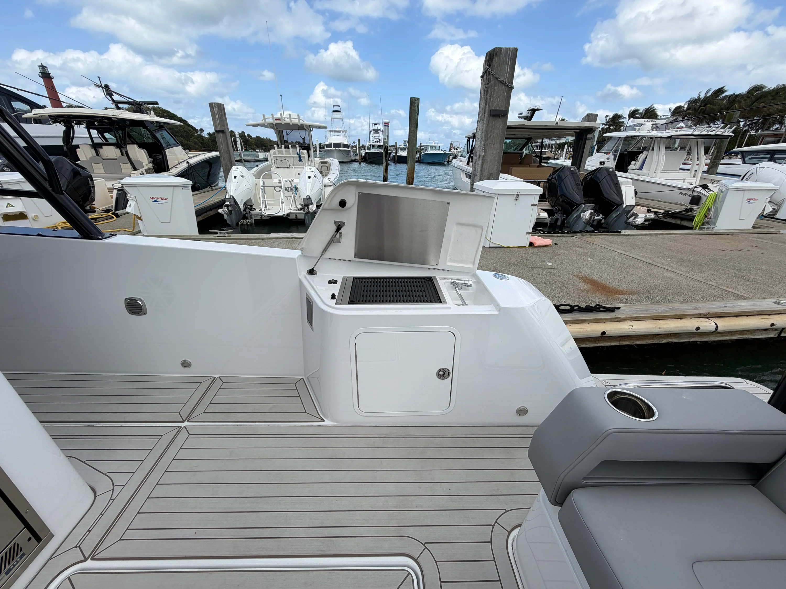 2026 Cruisers Yachts 38 VTR Image Thumbnail #33