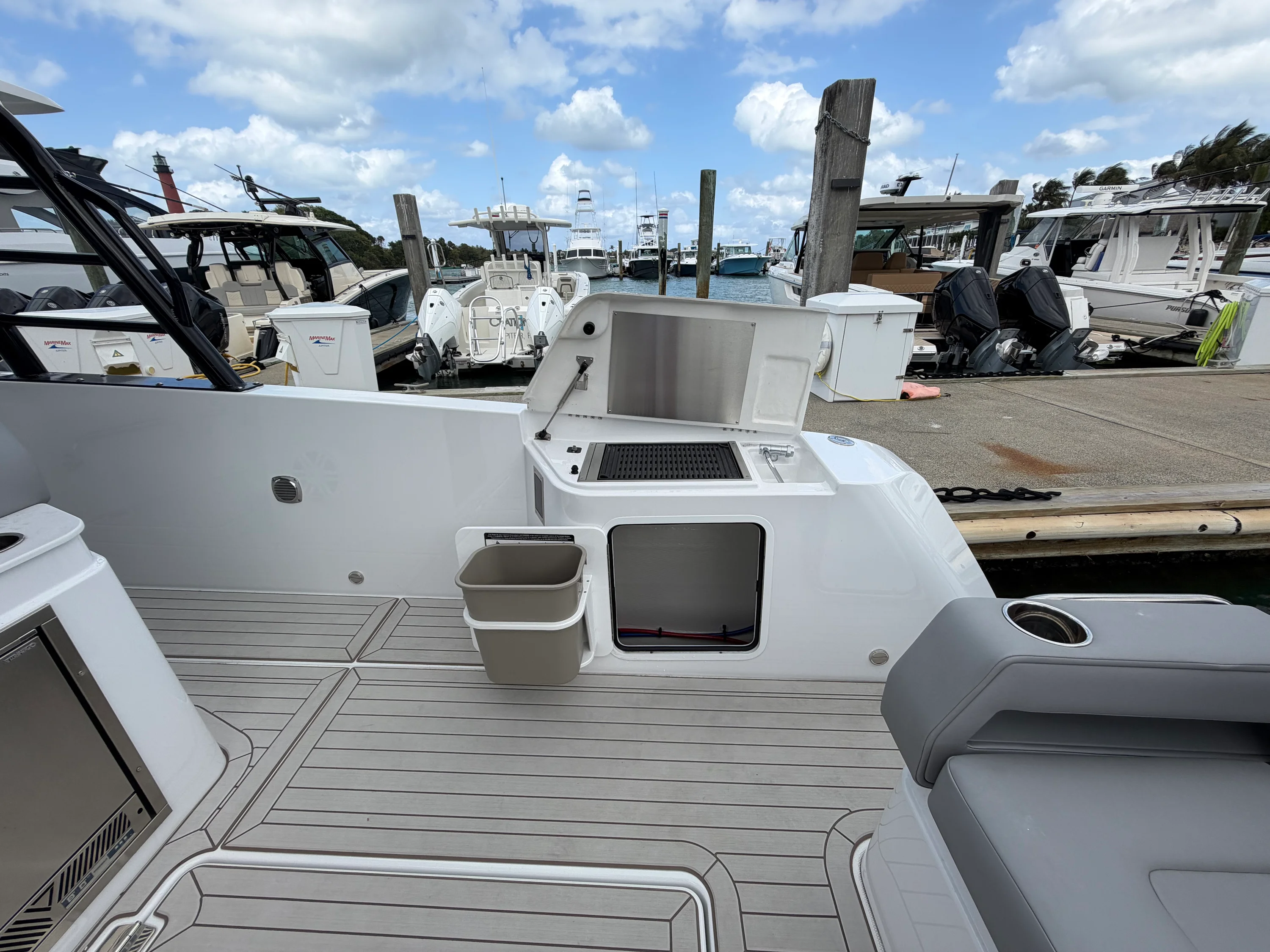 2026 Cruisers Yachts 38 VTR Image Thumbnail #34