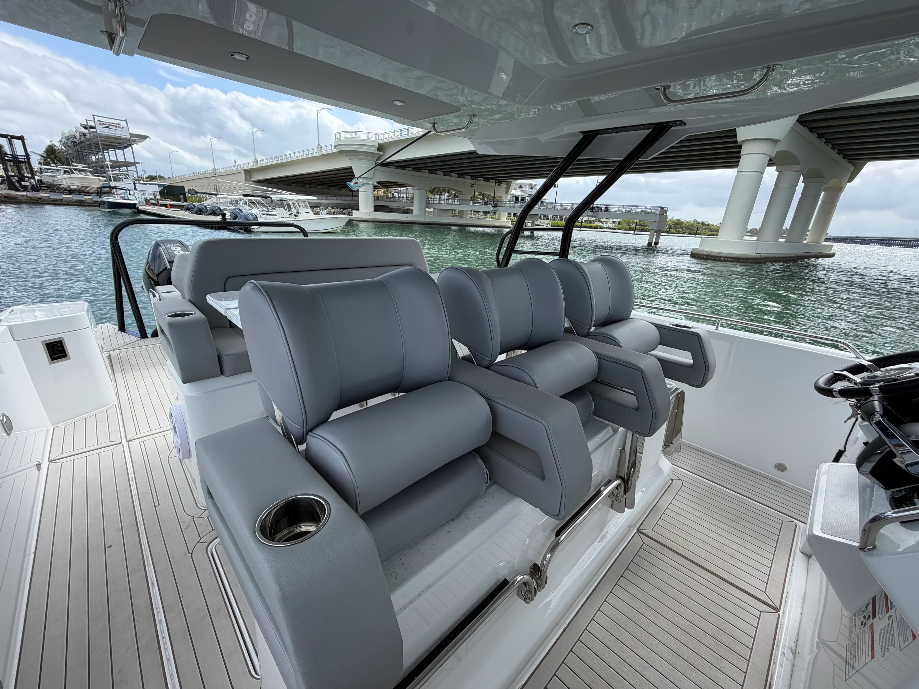 2026 Cruisers Yachts 38 VTR Image Thumbnail #14