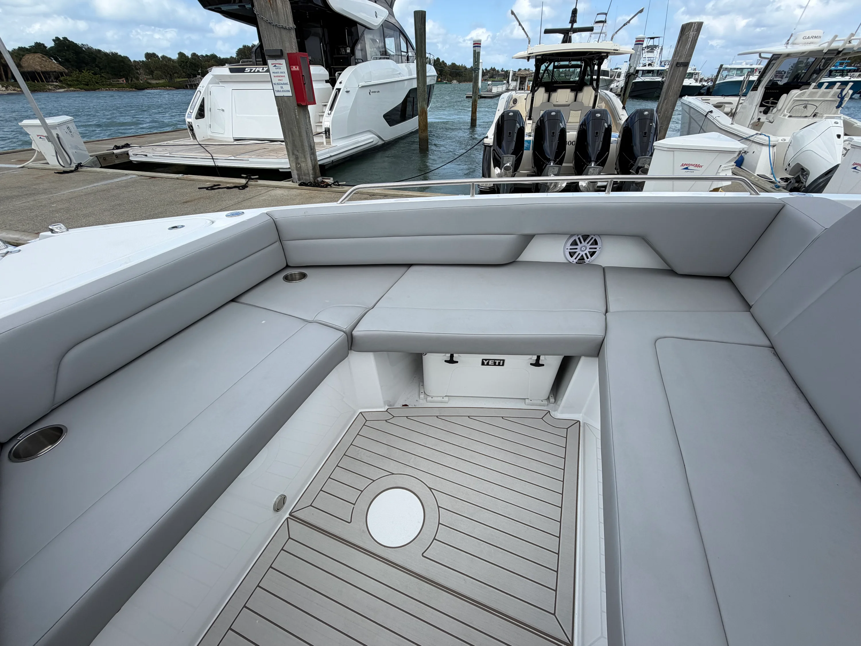 2026 Cruisers Yachts 38 VTR Image Thumbnail #29