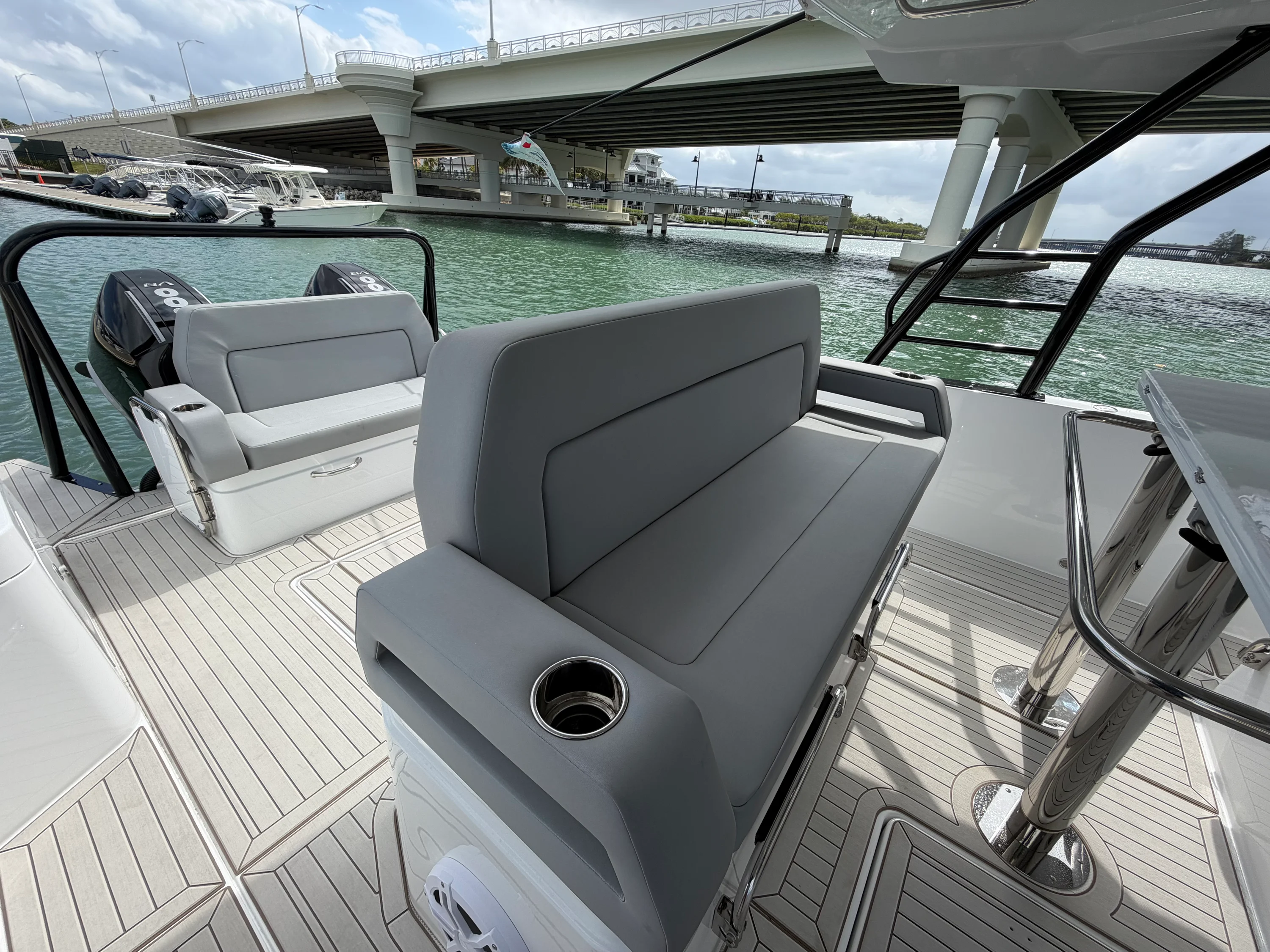 2026 Cruisers Yachts 38 VTR Image Thumbnail #9