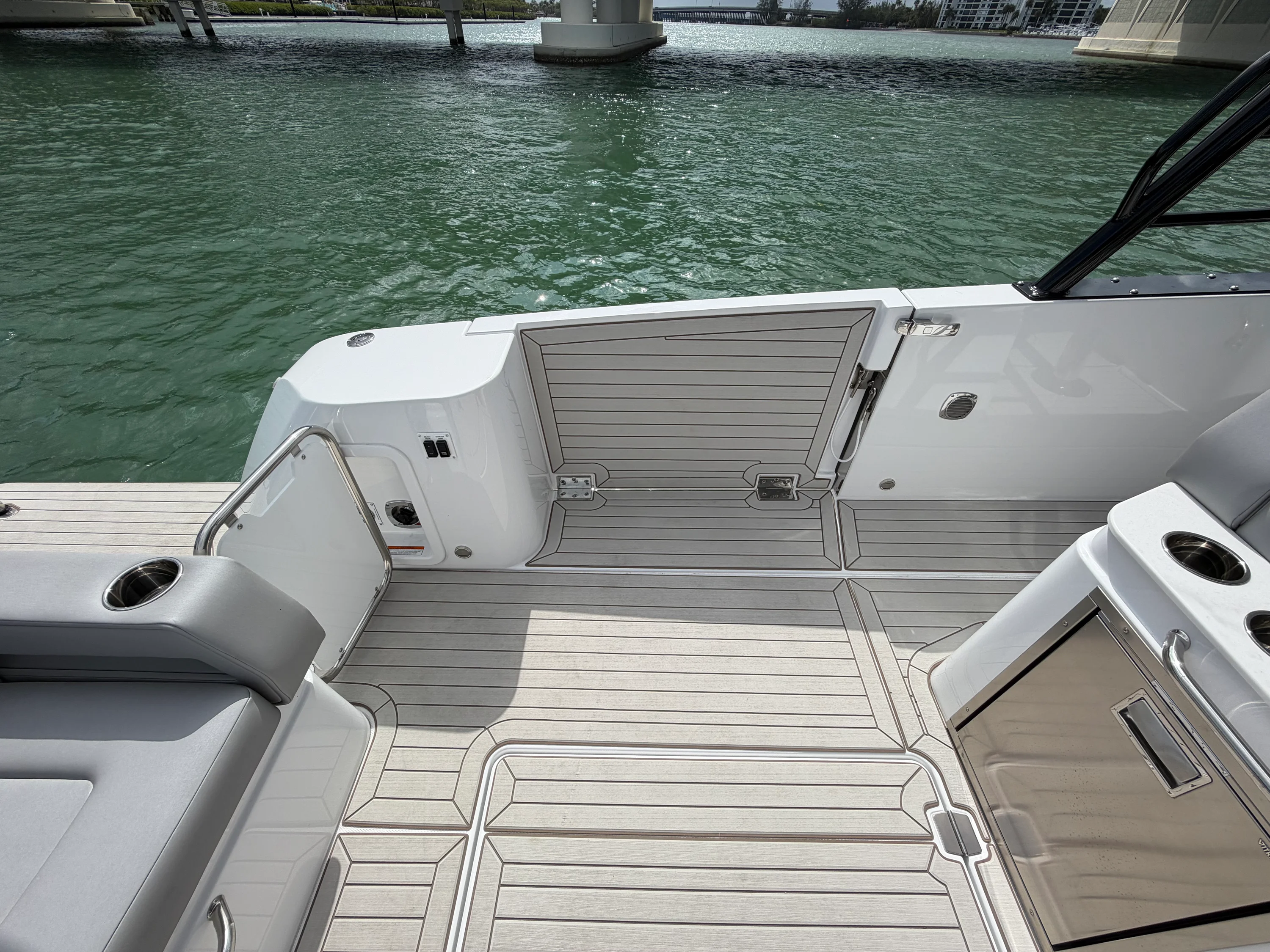 2026 Cruisers Yachts 38 VTR Image Thumbnail #6