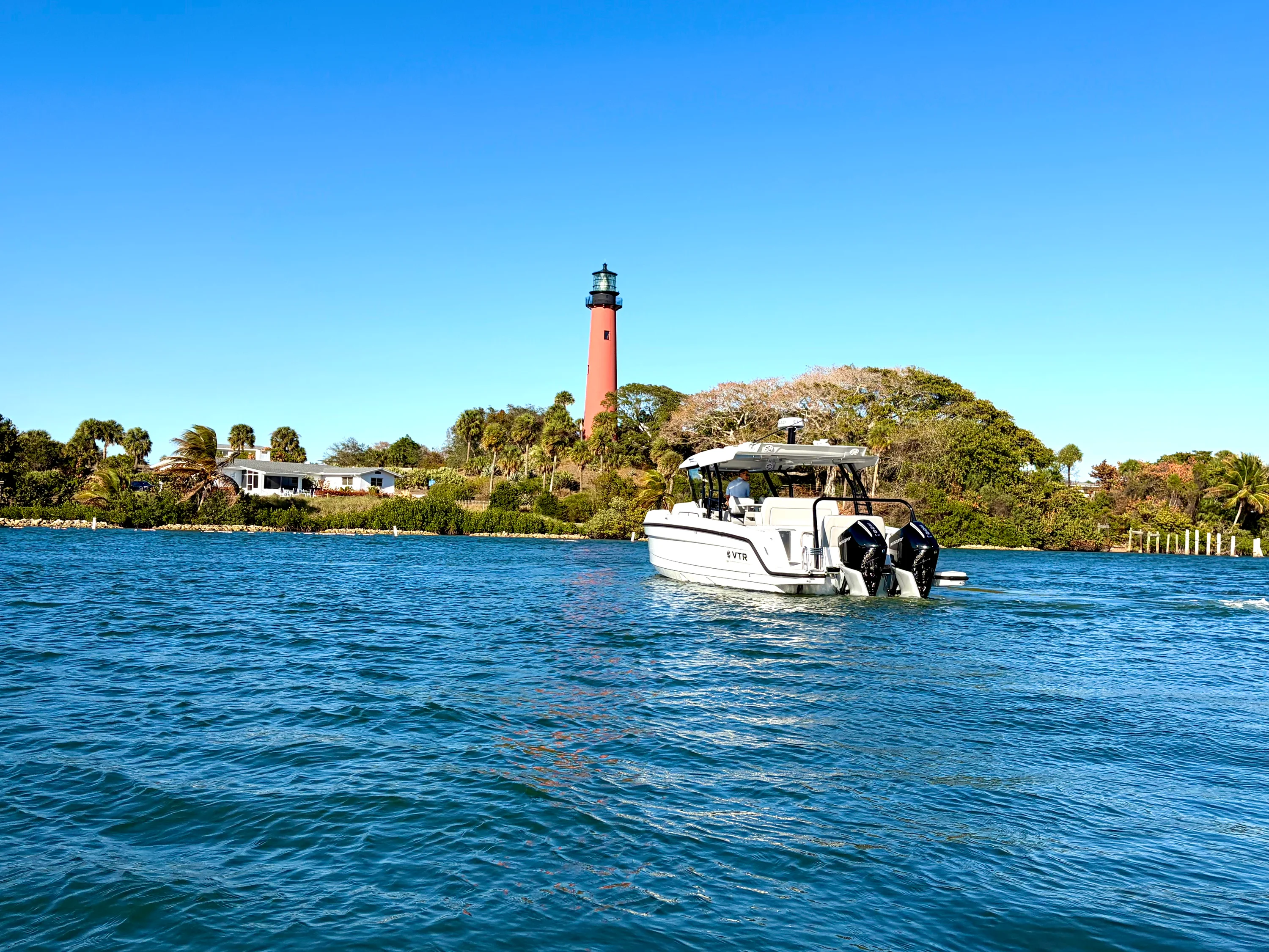 2026 Cruisers Yachts 38 VTR Image Thumbnail #2