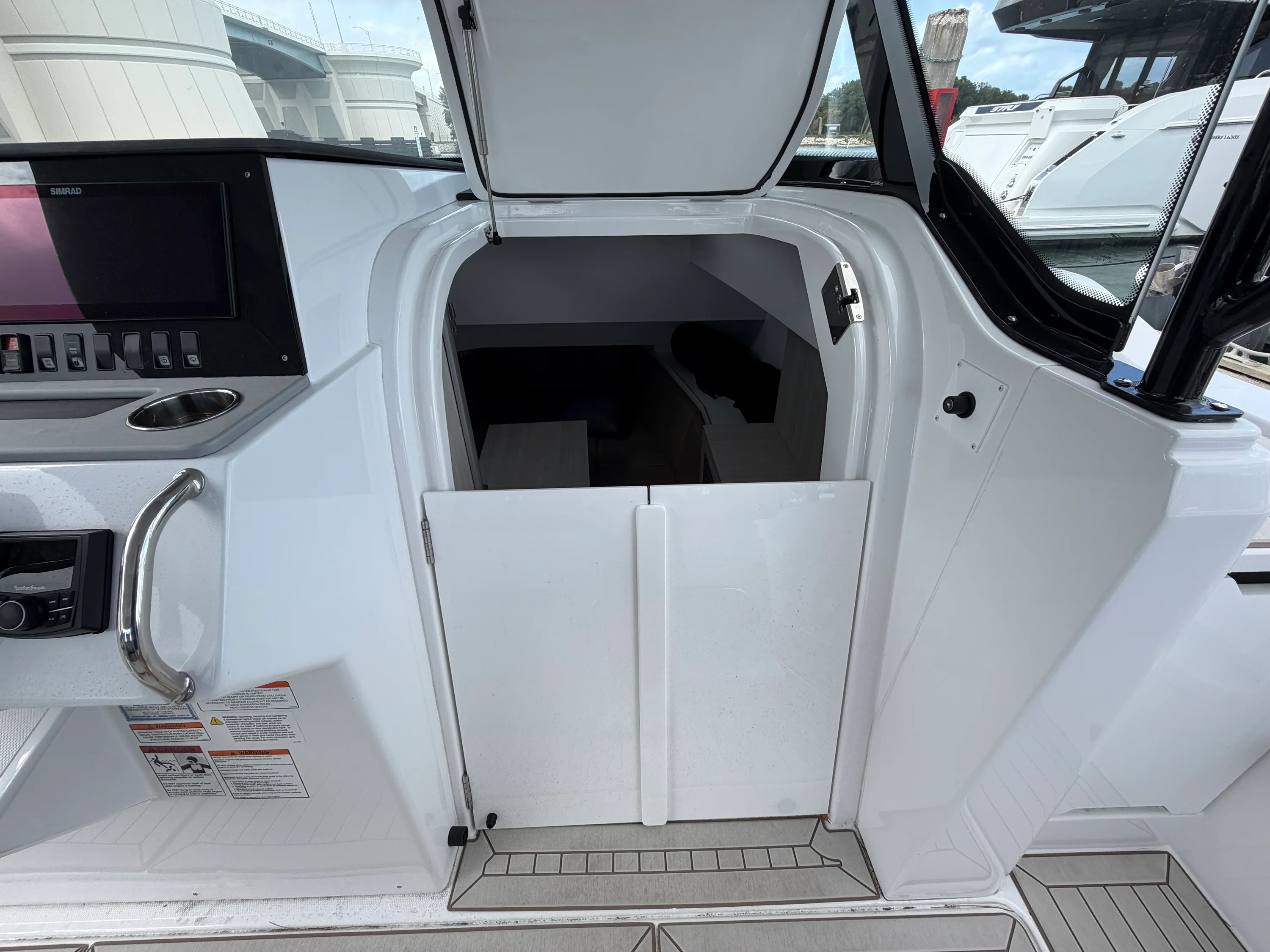 2026 Cruisers Yachts 38 VTR Image Thumbnail #19