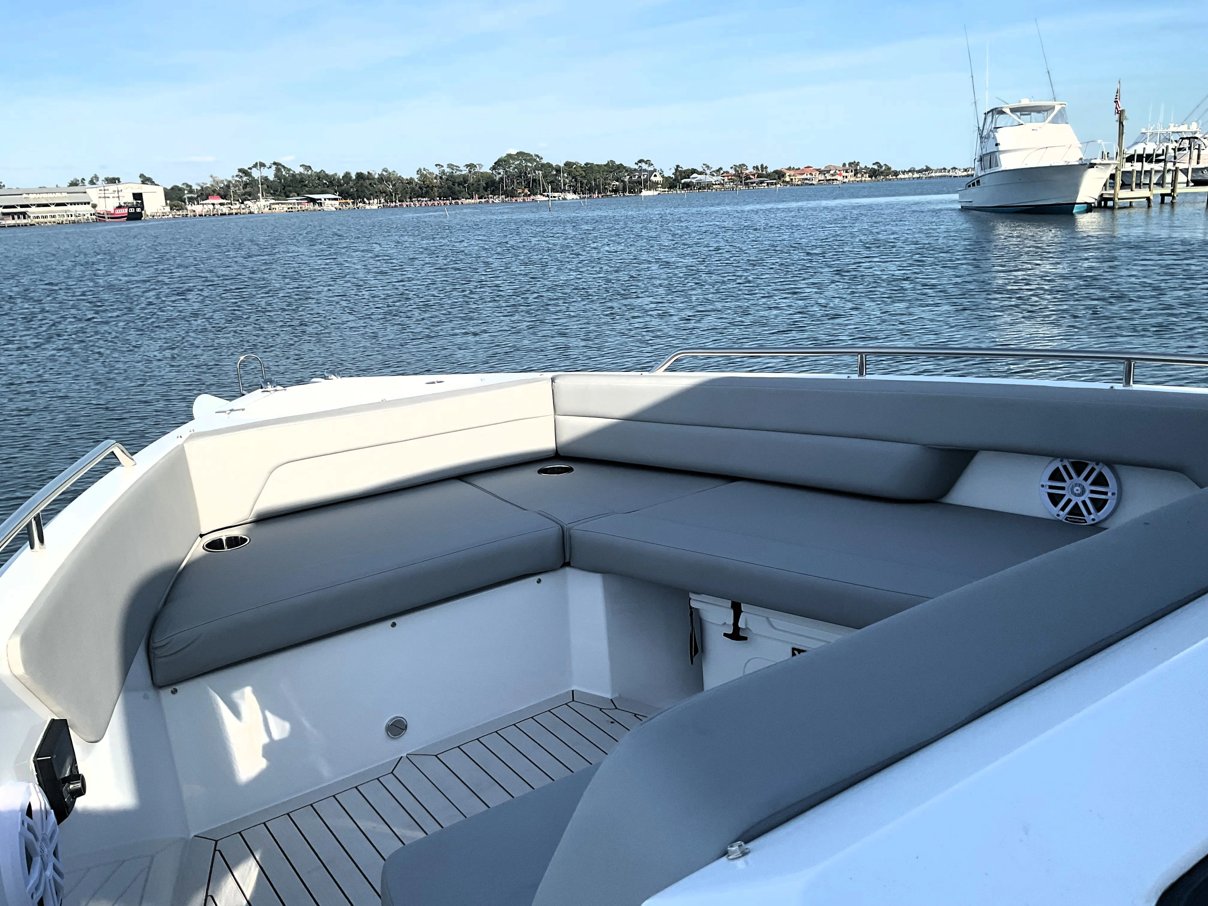 2026 Cruisers Yachts 38 VTR Image Thumbnail #14