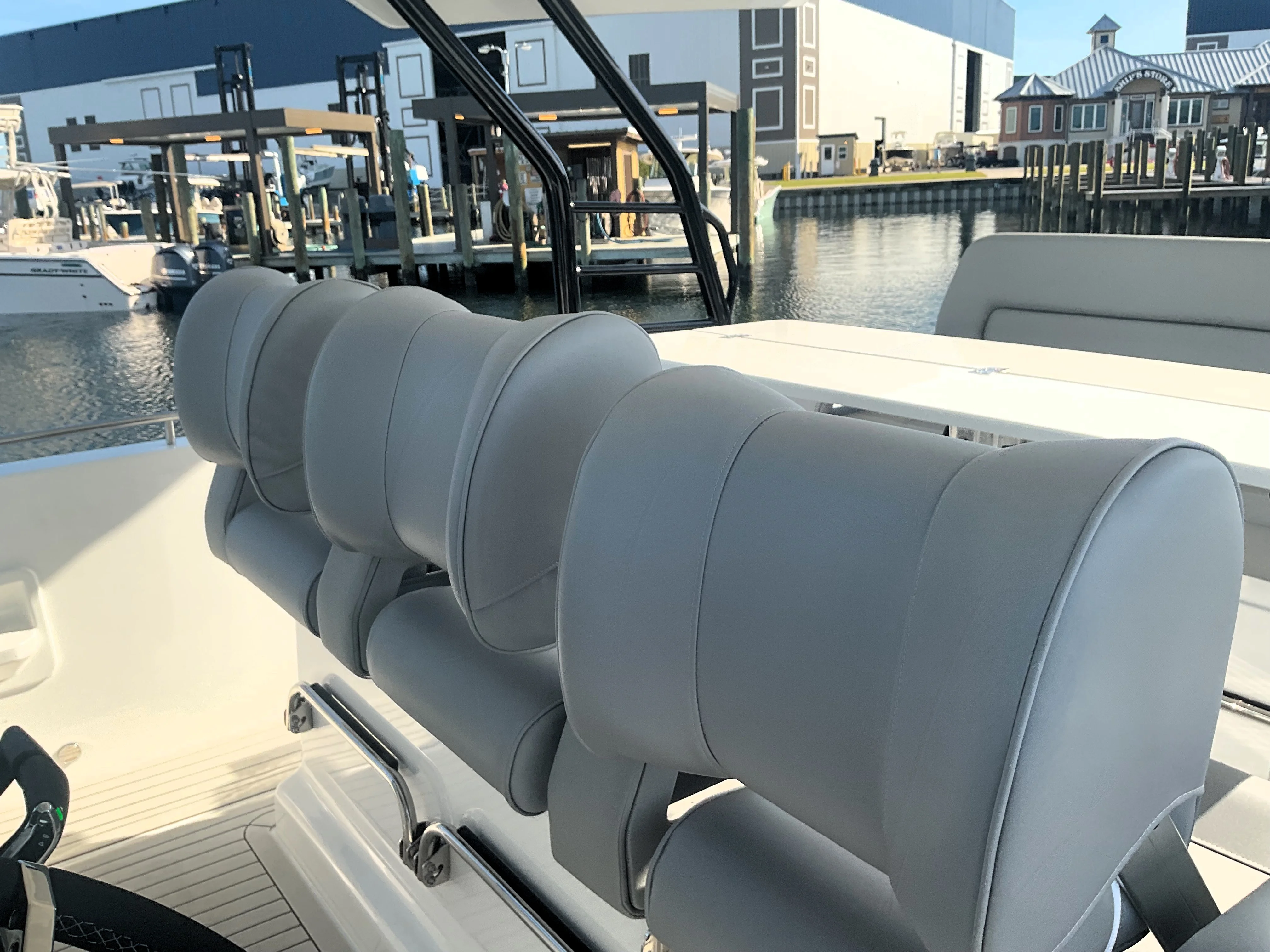 2026 Cruisers Yachts 38 VTR Image Thumbnail #27