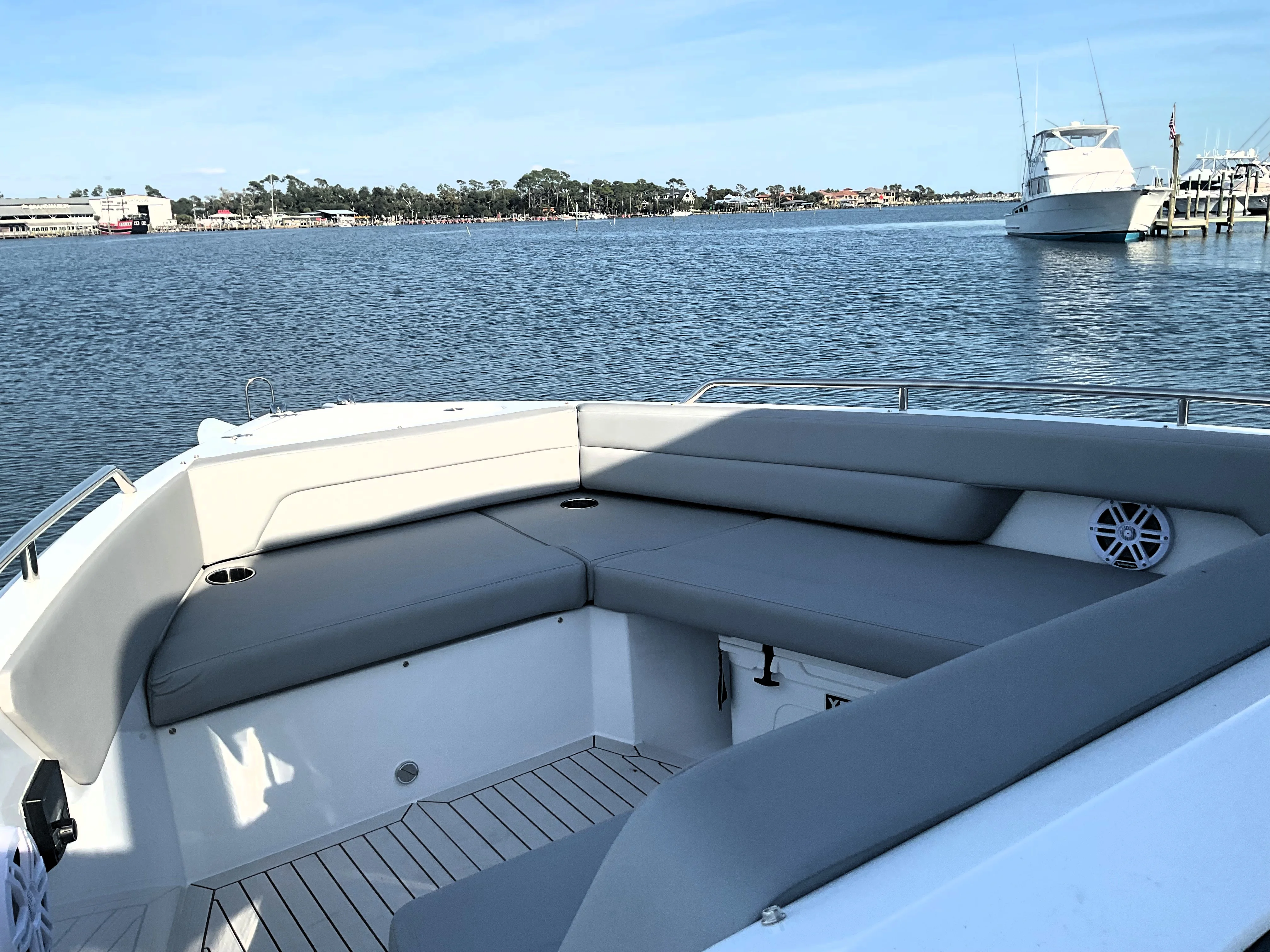 2026 Cruisers Yachts 38 VTR Image Thumbnail #16