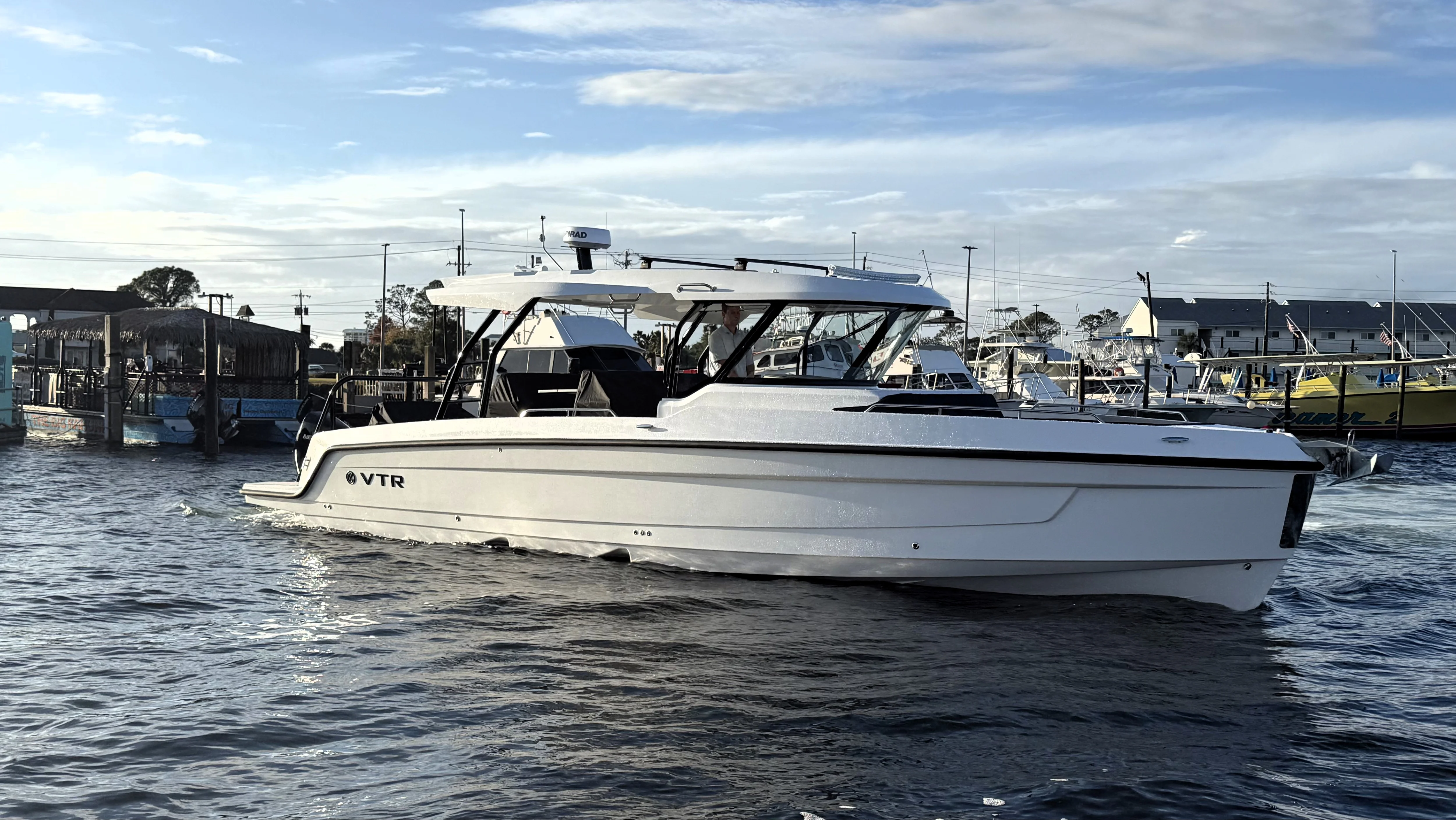 2026 Cruisers Yachts 38 VTR Image Thumbnail #8