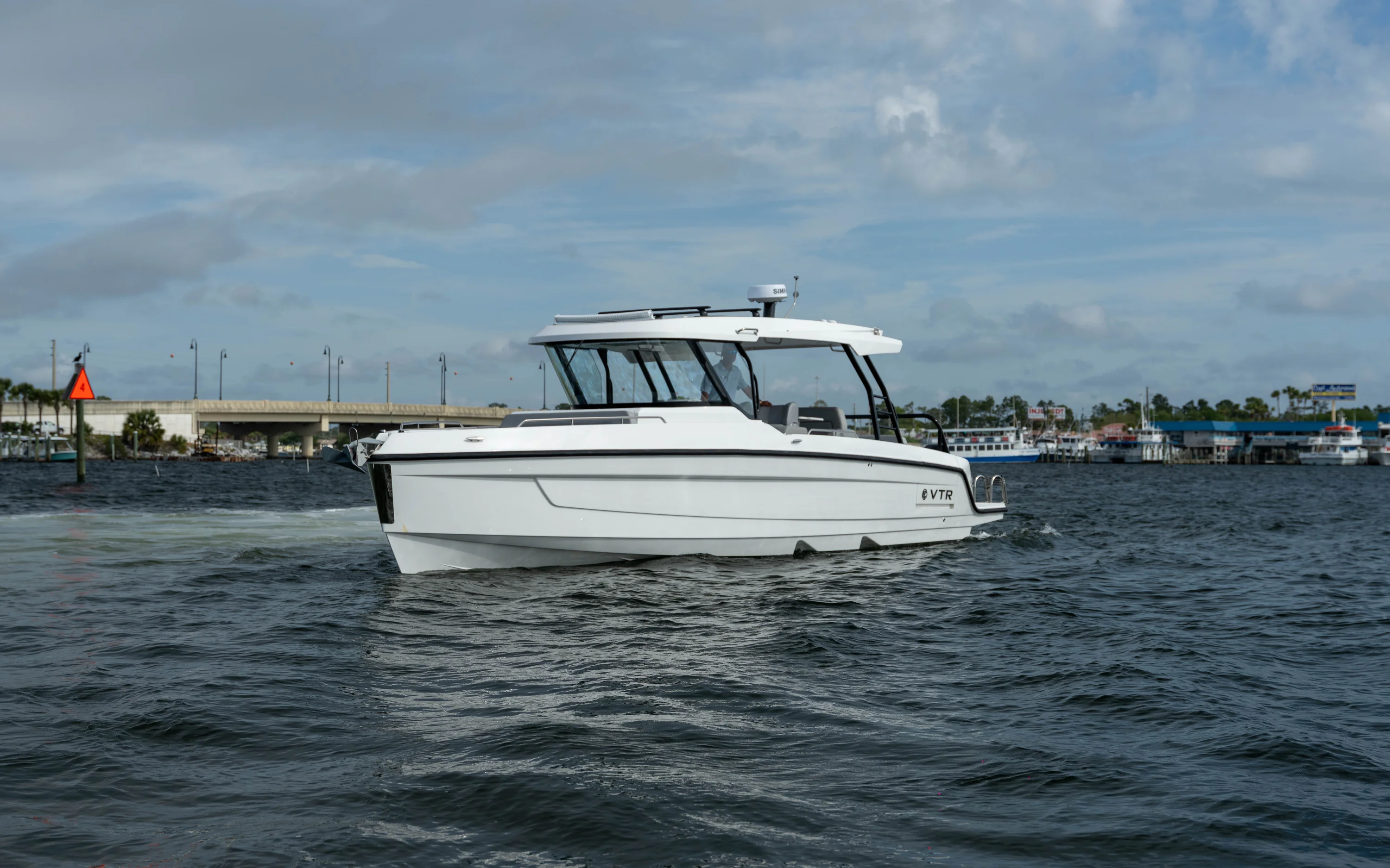 2026 Cruisers Yachts 38 VTR Image Thumbnail #1