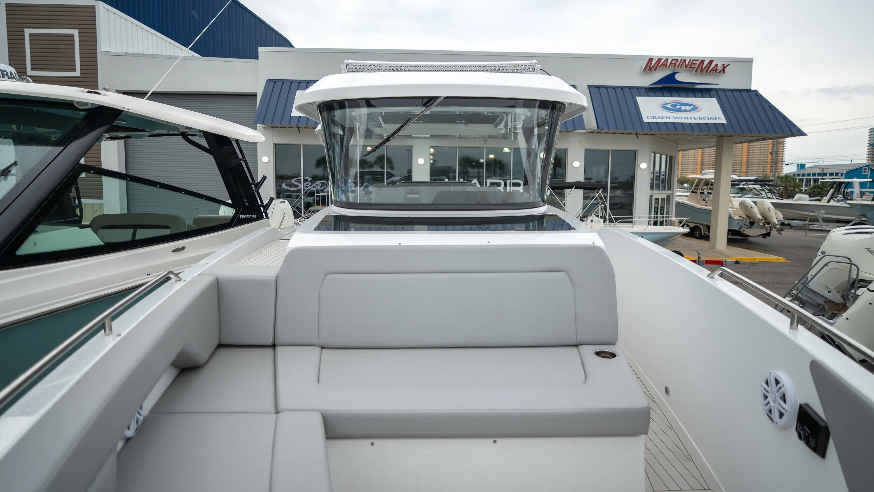 2026 Cruisers Yachts 38 VTR Image Thumbnail #18