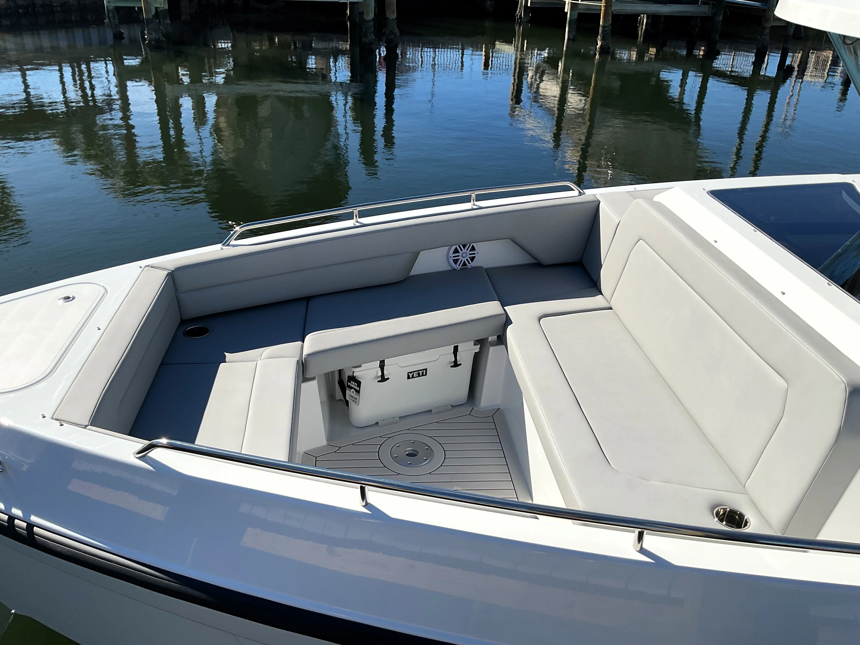 2026 Cruisers Yachts 38 VTR Image Thumbnail #10