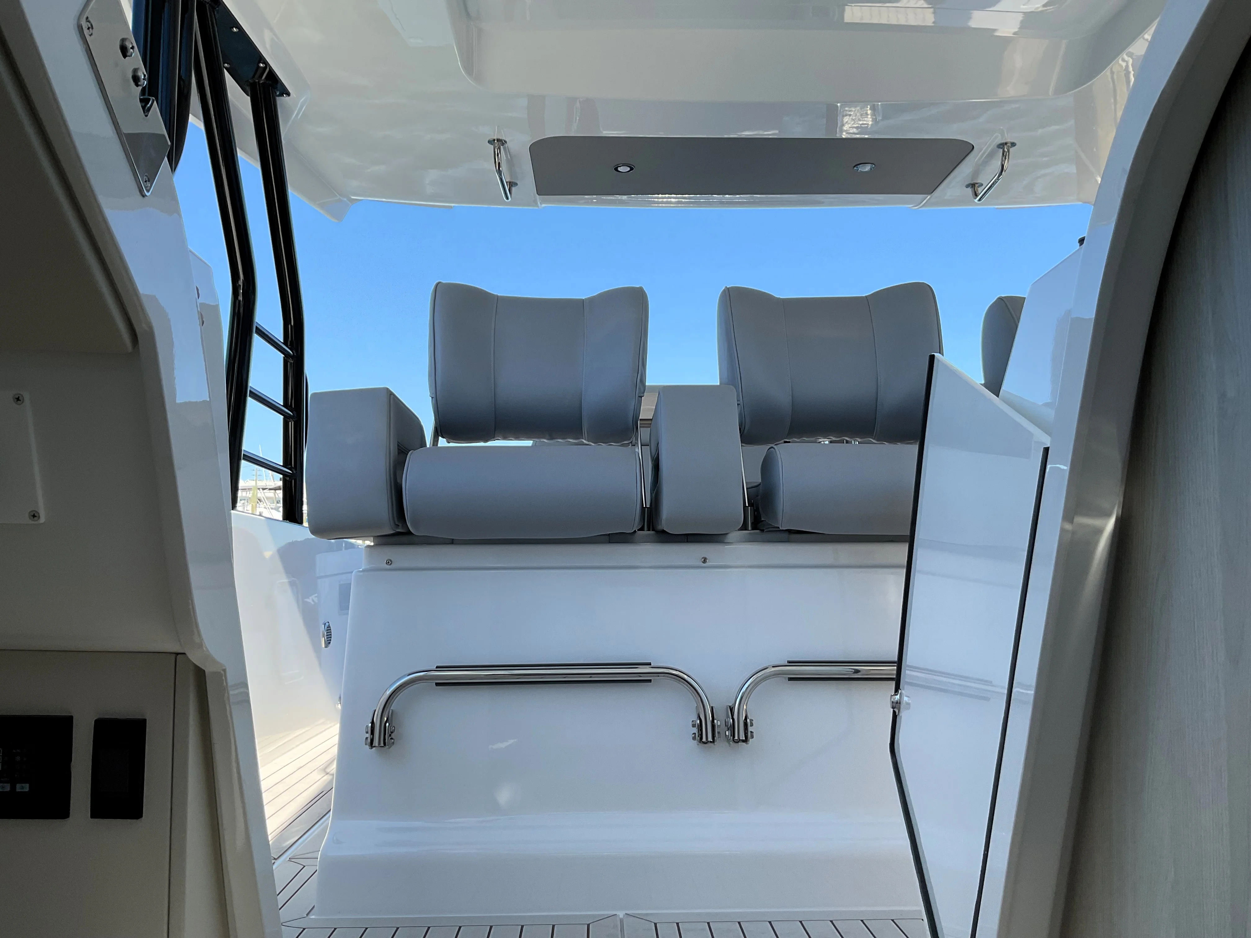 2026 Cruisers Yachts 38 VTR Image Thumbnail #42