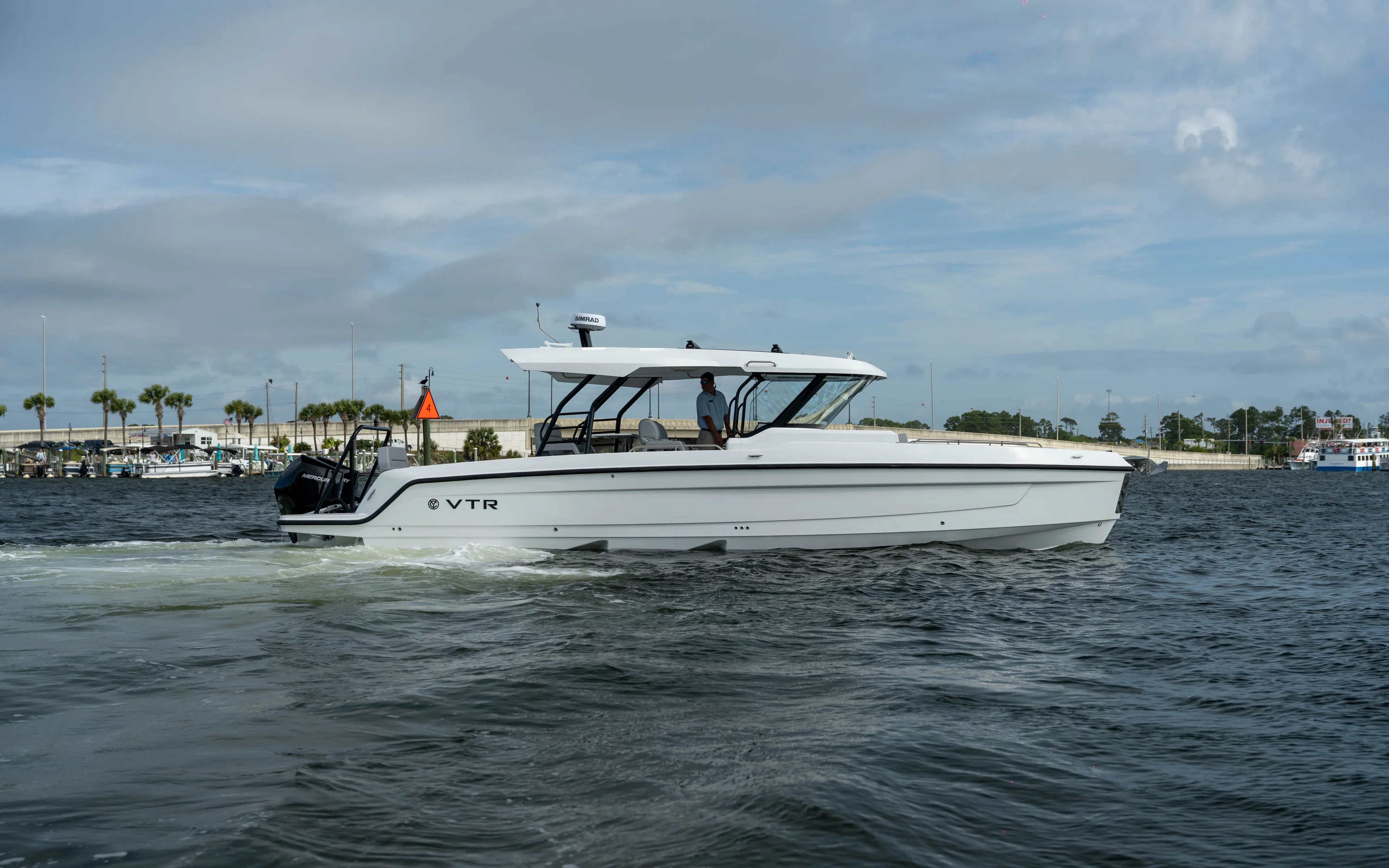 2026 Cruisers Yachts 38 VTR Image Thumbnail #5