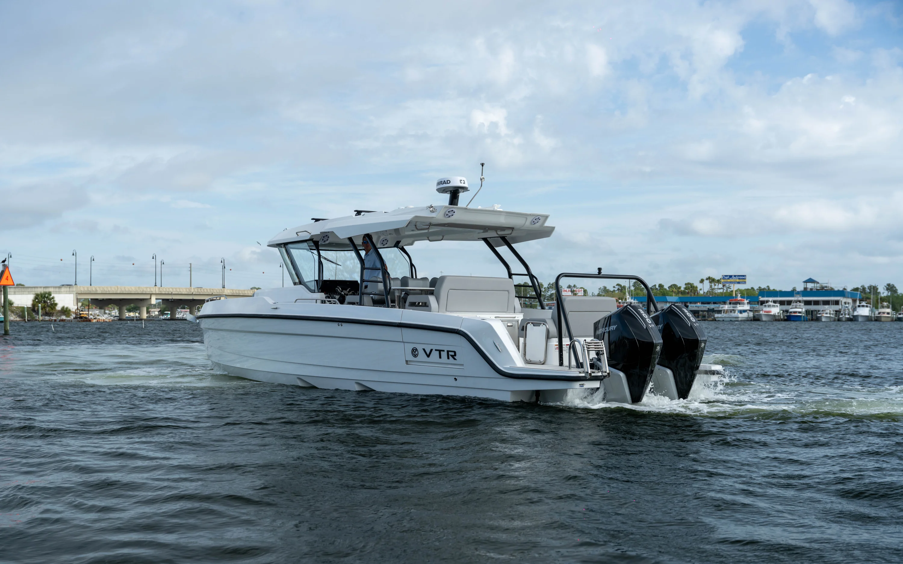 2026 Cruisers Yachts 38 VTR Image Thumbnail #9