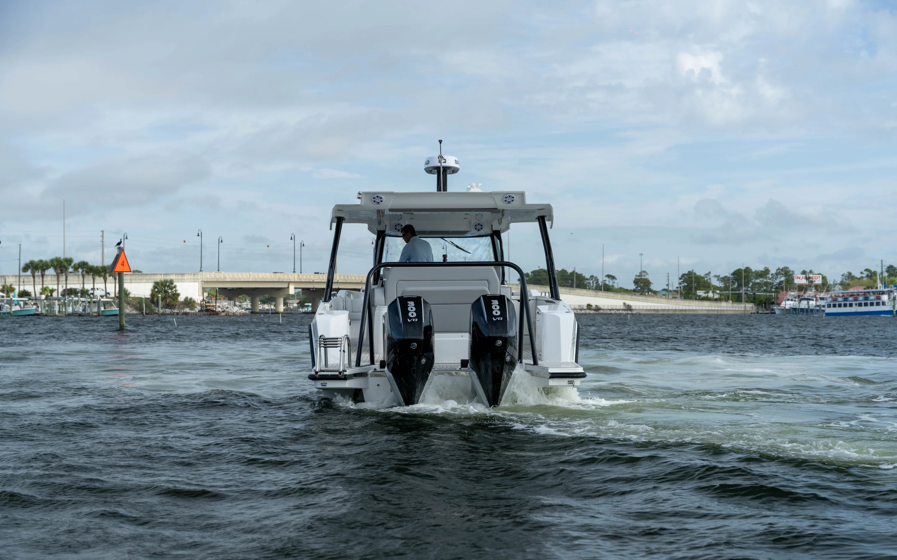 2026 Cruisers Yachts 38 VTR Image Thumbnail #8