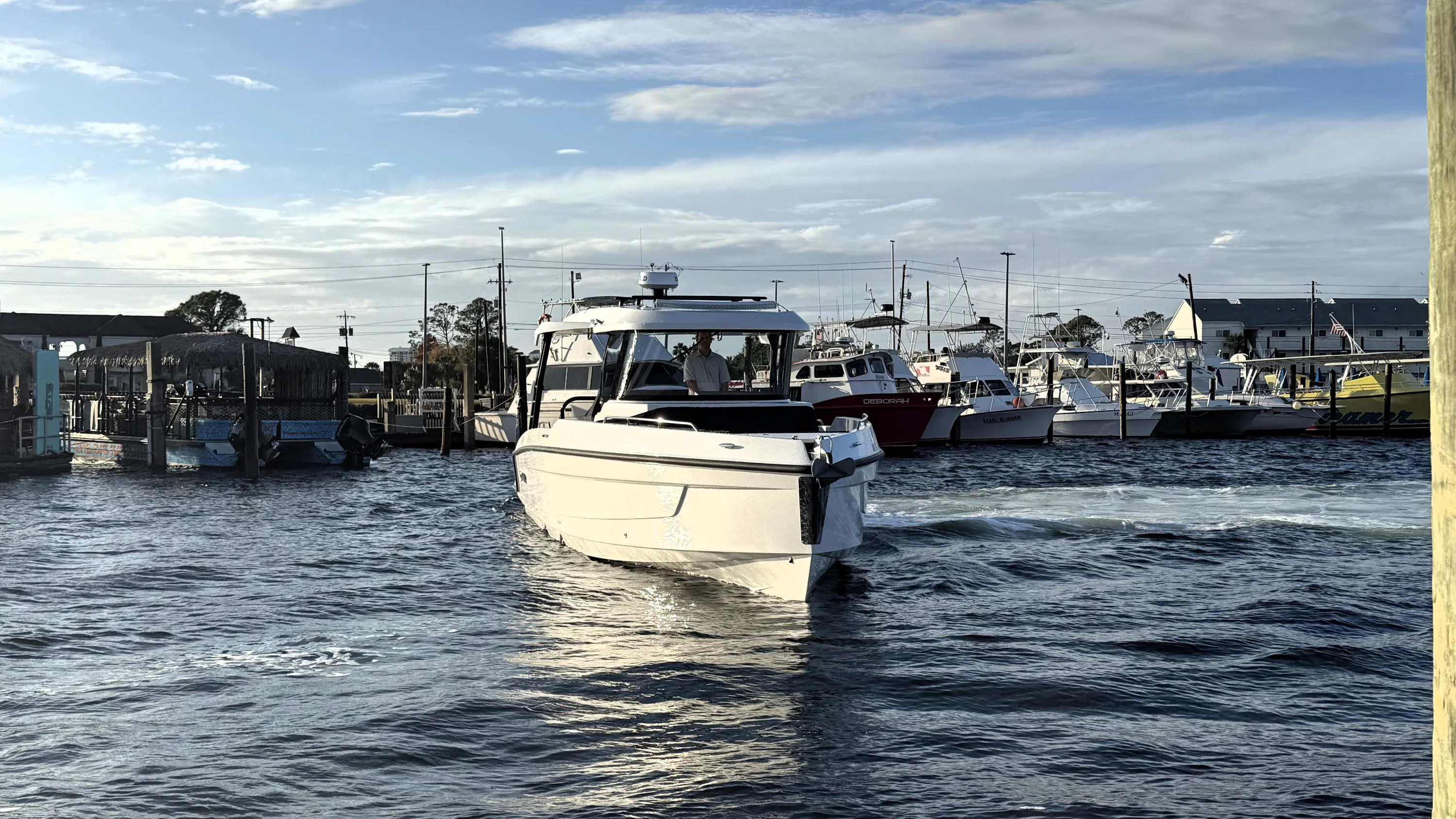 2026 Cruisers Yachts 38 VTR Image Thumbnail #6