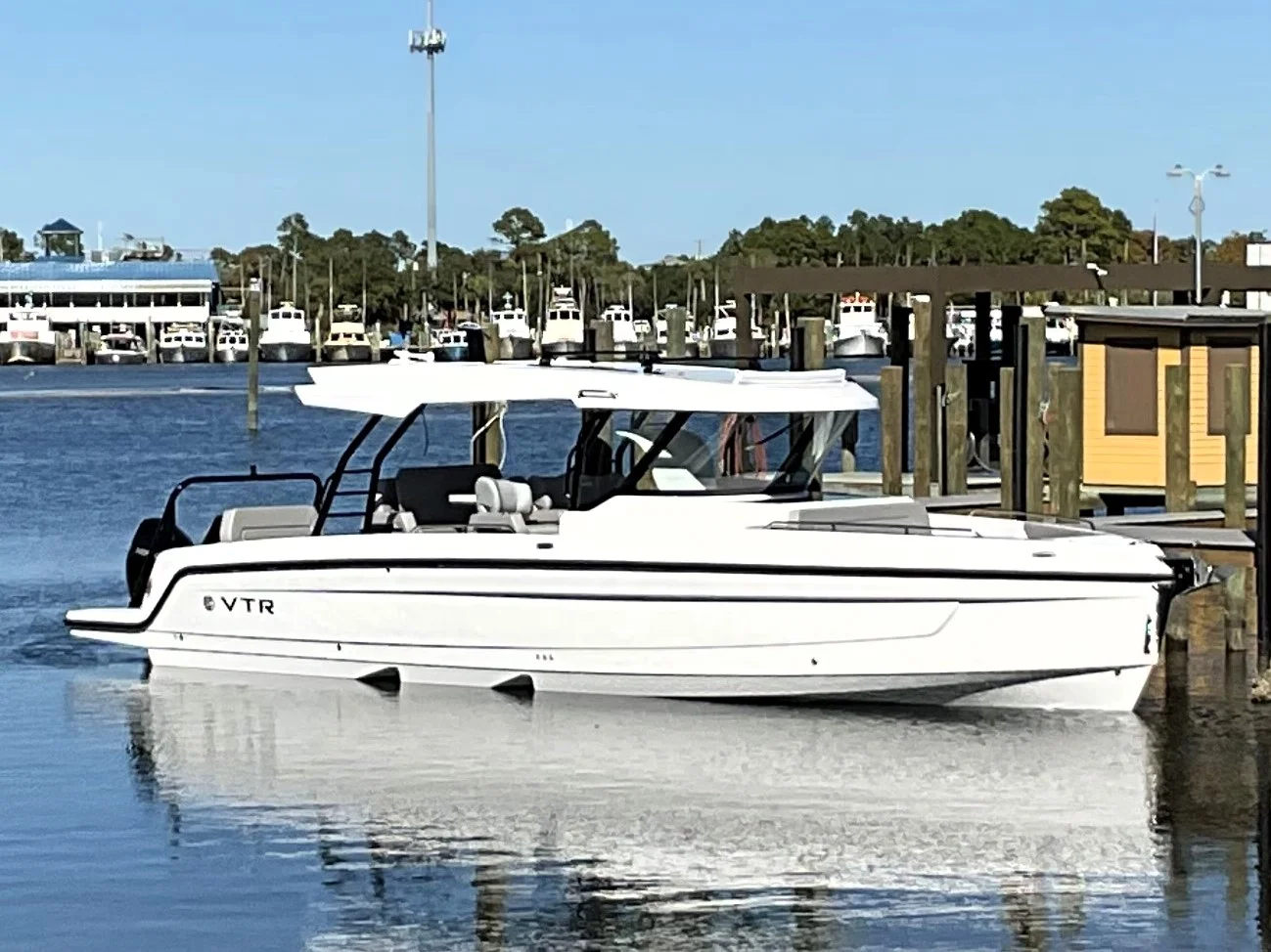 2026 Cruisers Yachts 38 VTR Image Thumbnail #3