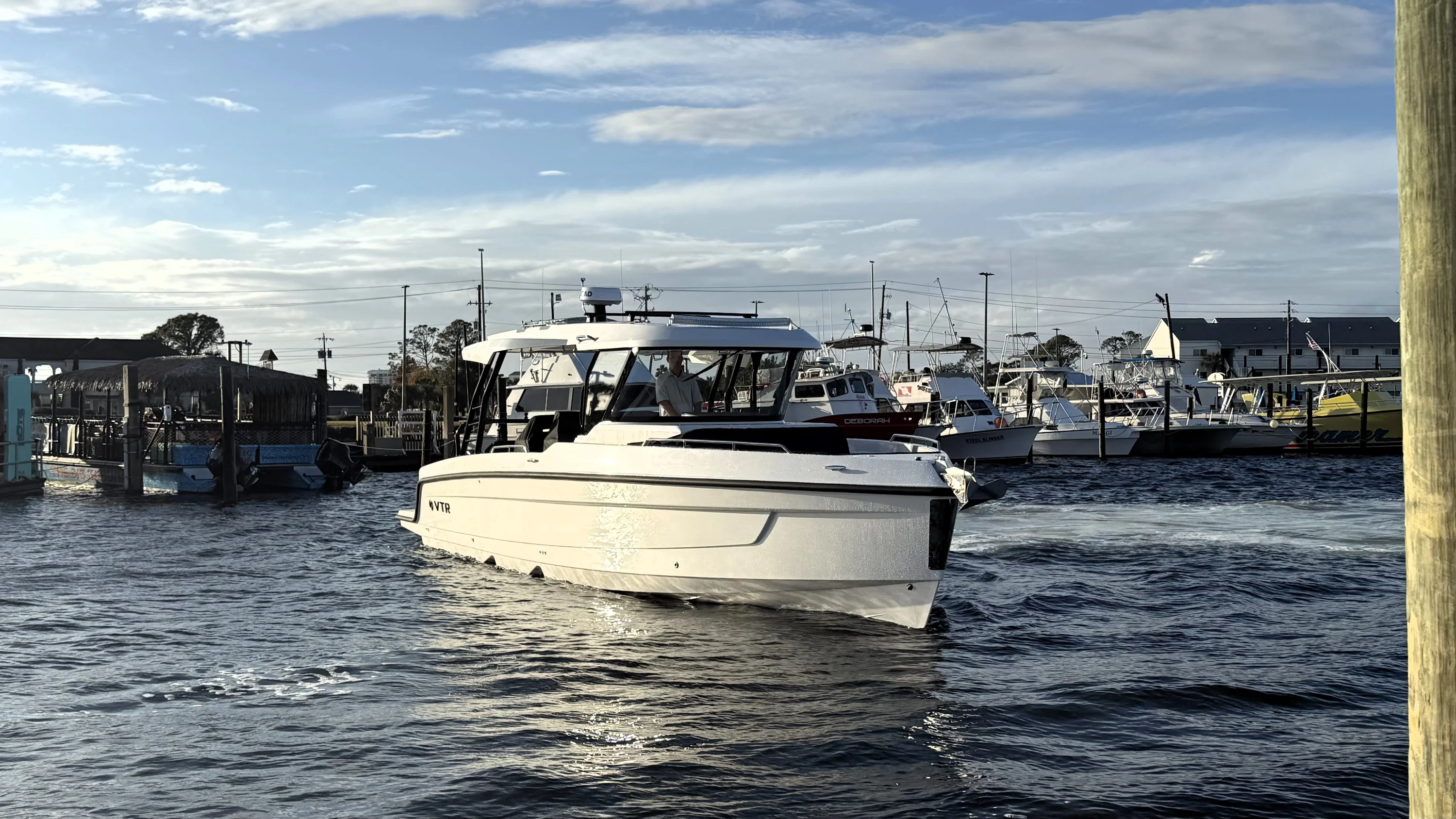 2026 Cruisers Yachts 38 VTR Image Thumbnail #5