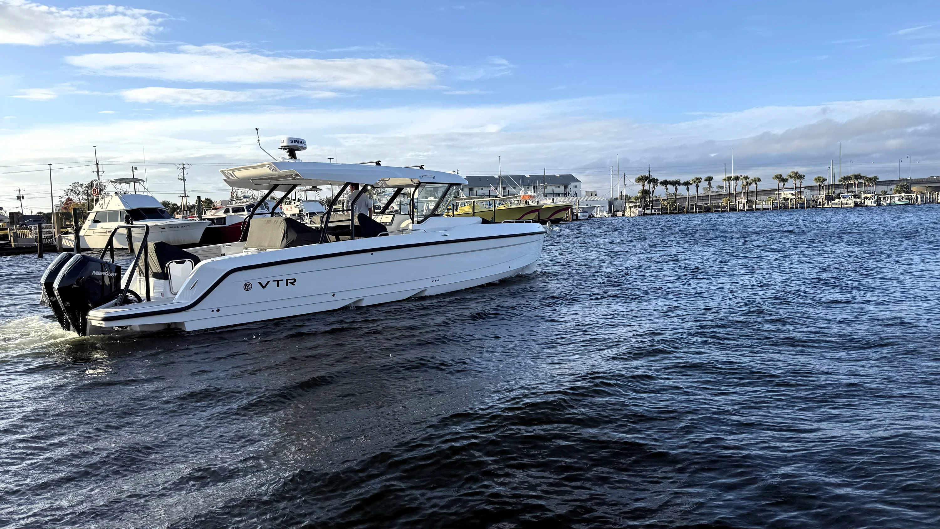 2026 Cruisers Yachts 38 VTR Image Thumbnail #9