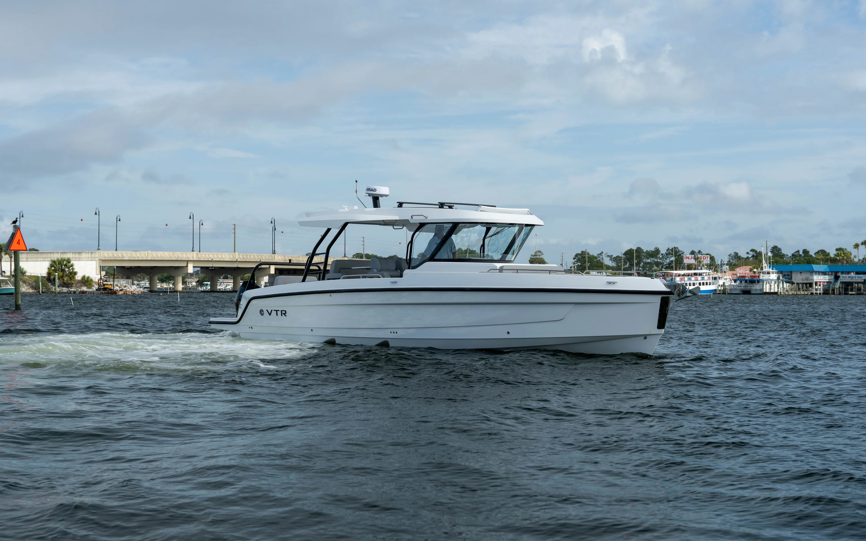 2026 Cruisers Yachts 38 VTR Image Thumbnail #4