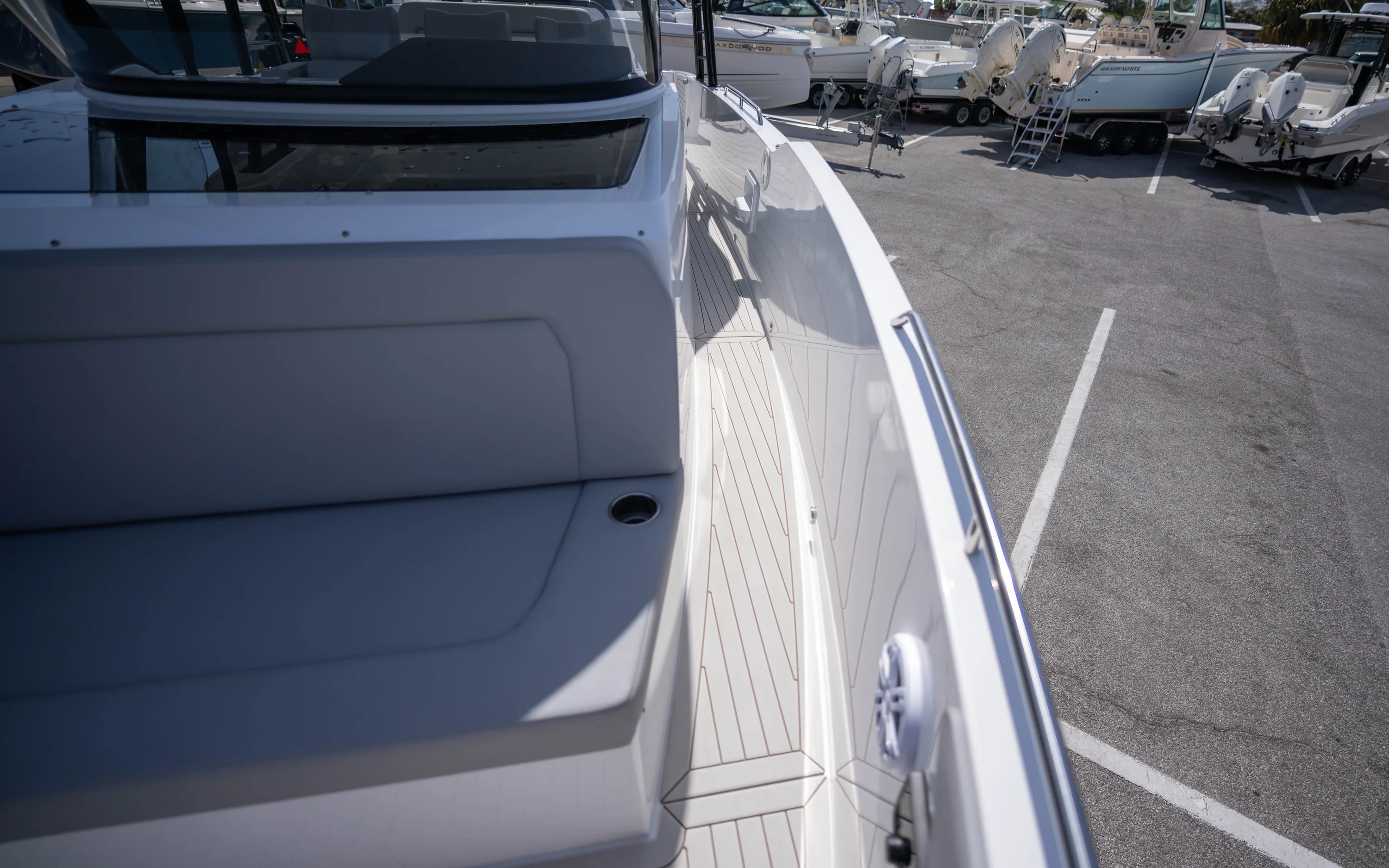 2026 Cruisers Yachts 38 VTR Image Thumbnail #18