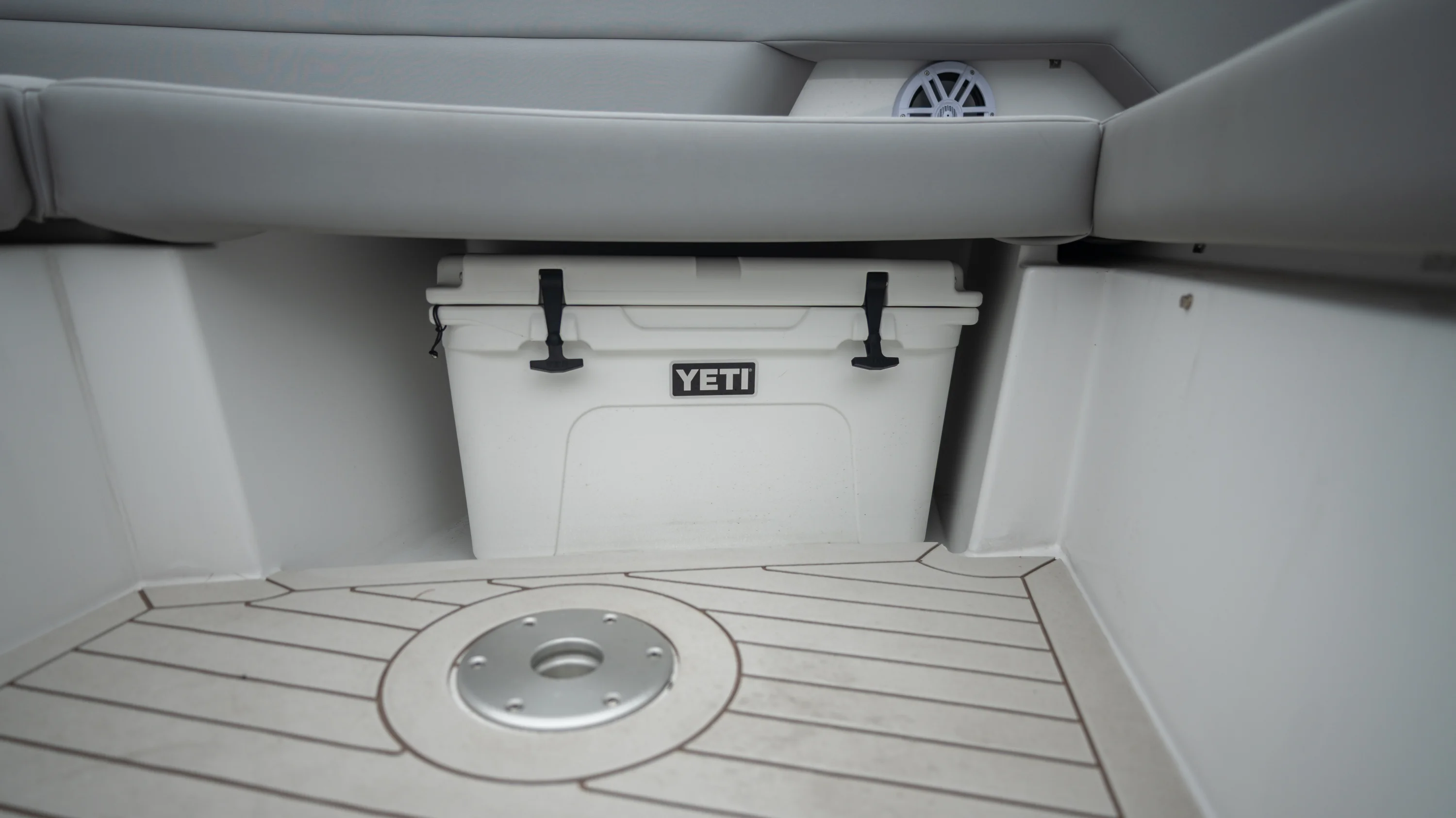 2026 Cruisers Yachts 38 VTR Image Thumbnail #15
