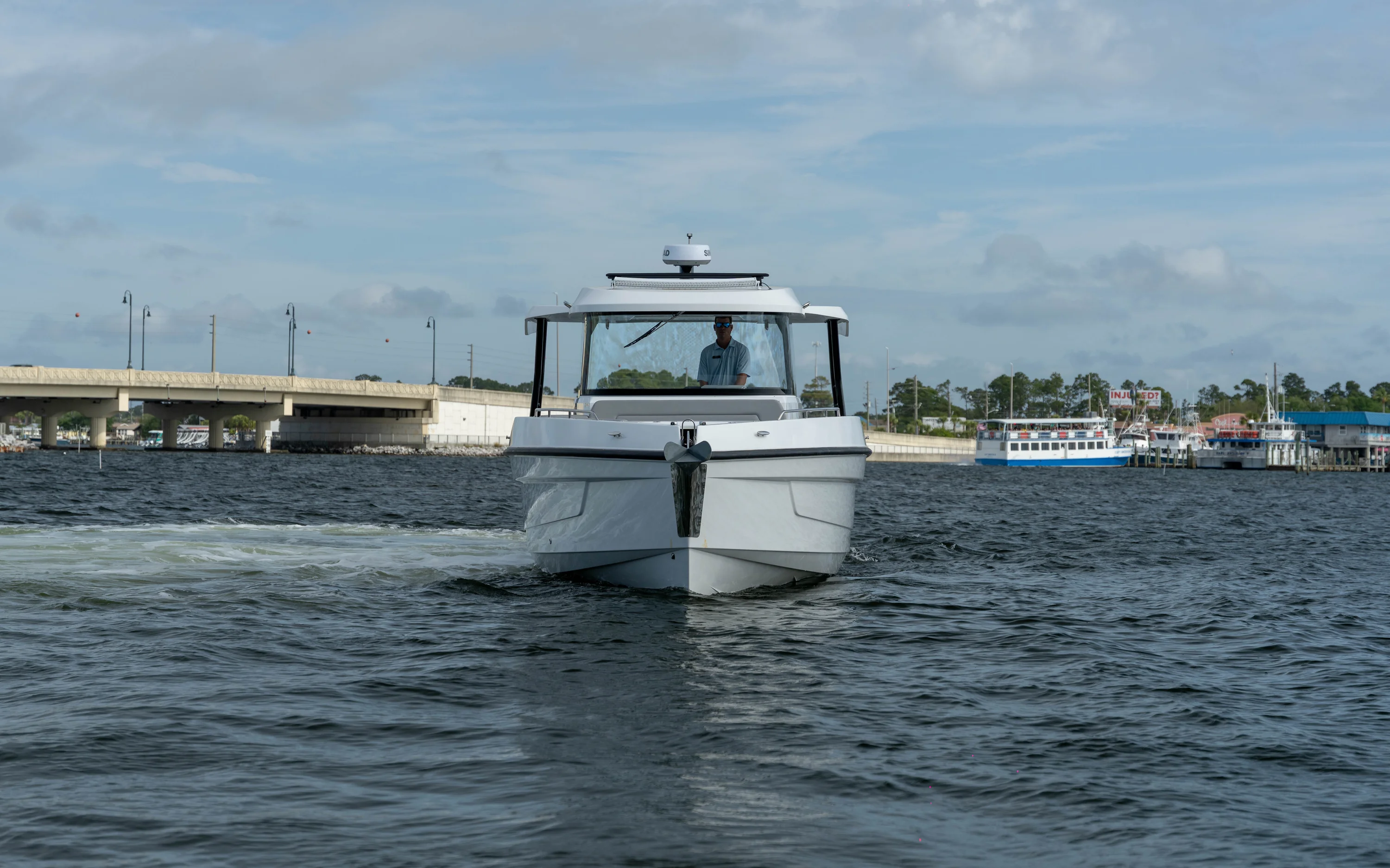 2026 Cruisers Yachts 38 VTR Image Thumbnail #3