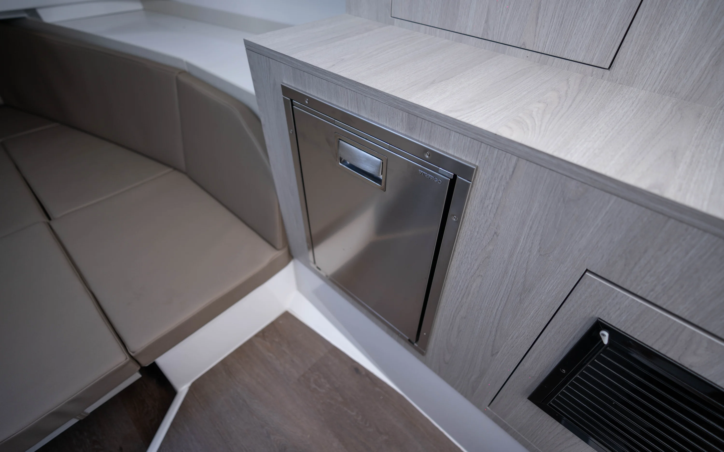 2026 Cruisers Yachts 38 VTR Image Thumbnail #33