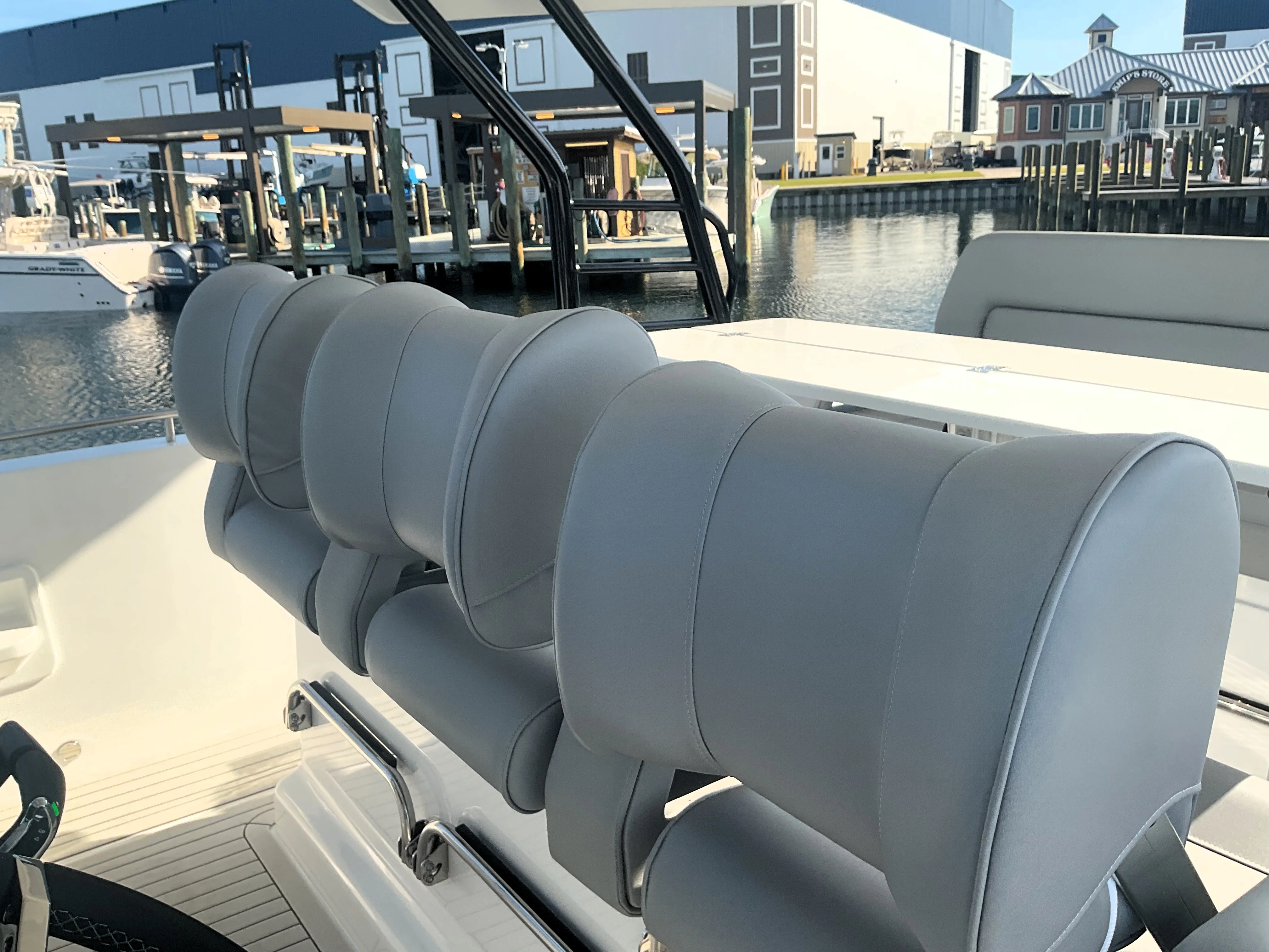 2026 Cruisers Yachts 38 VTR Image Thumbnail #28