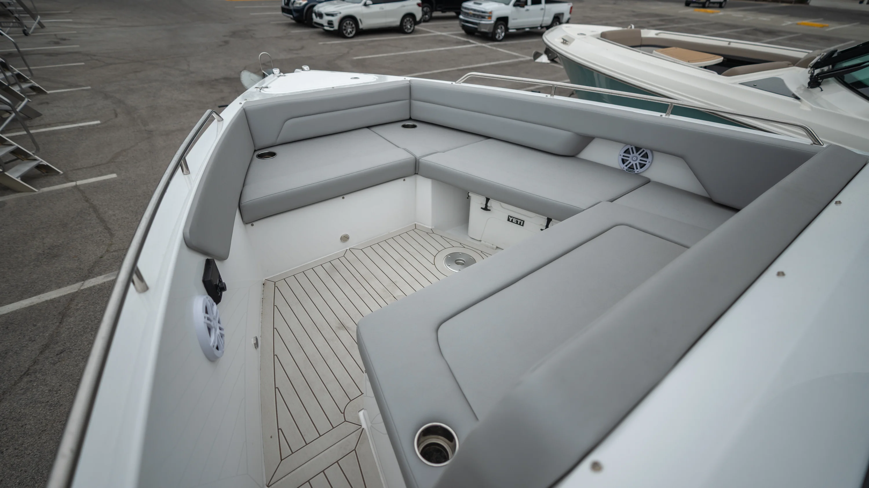 2026 Cruisers Yachts 38 VTR Image Thumbnail #14