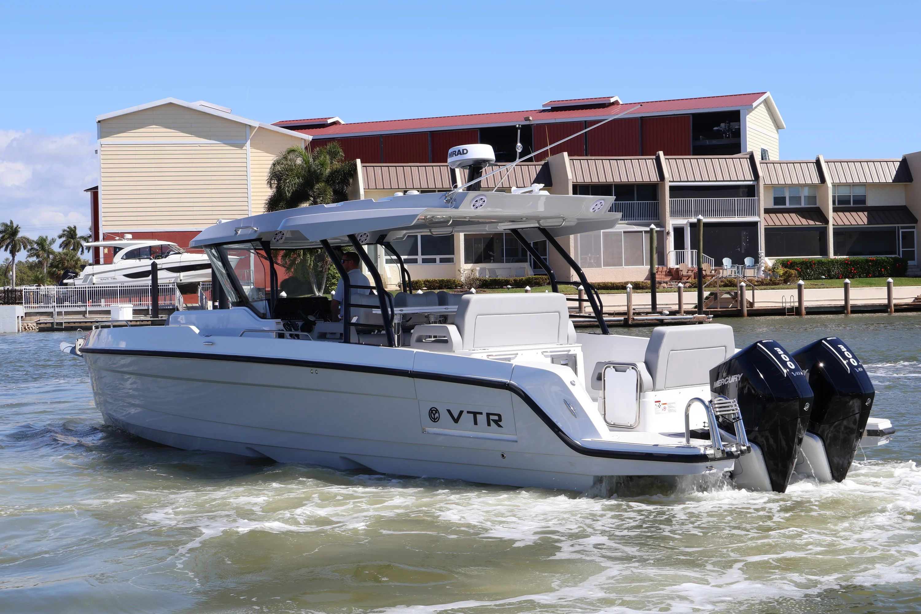 2026 Cruisers Yachts 38 VTR Image Thumbnail #10