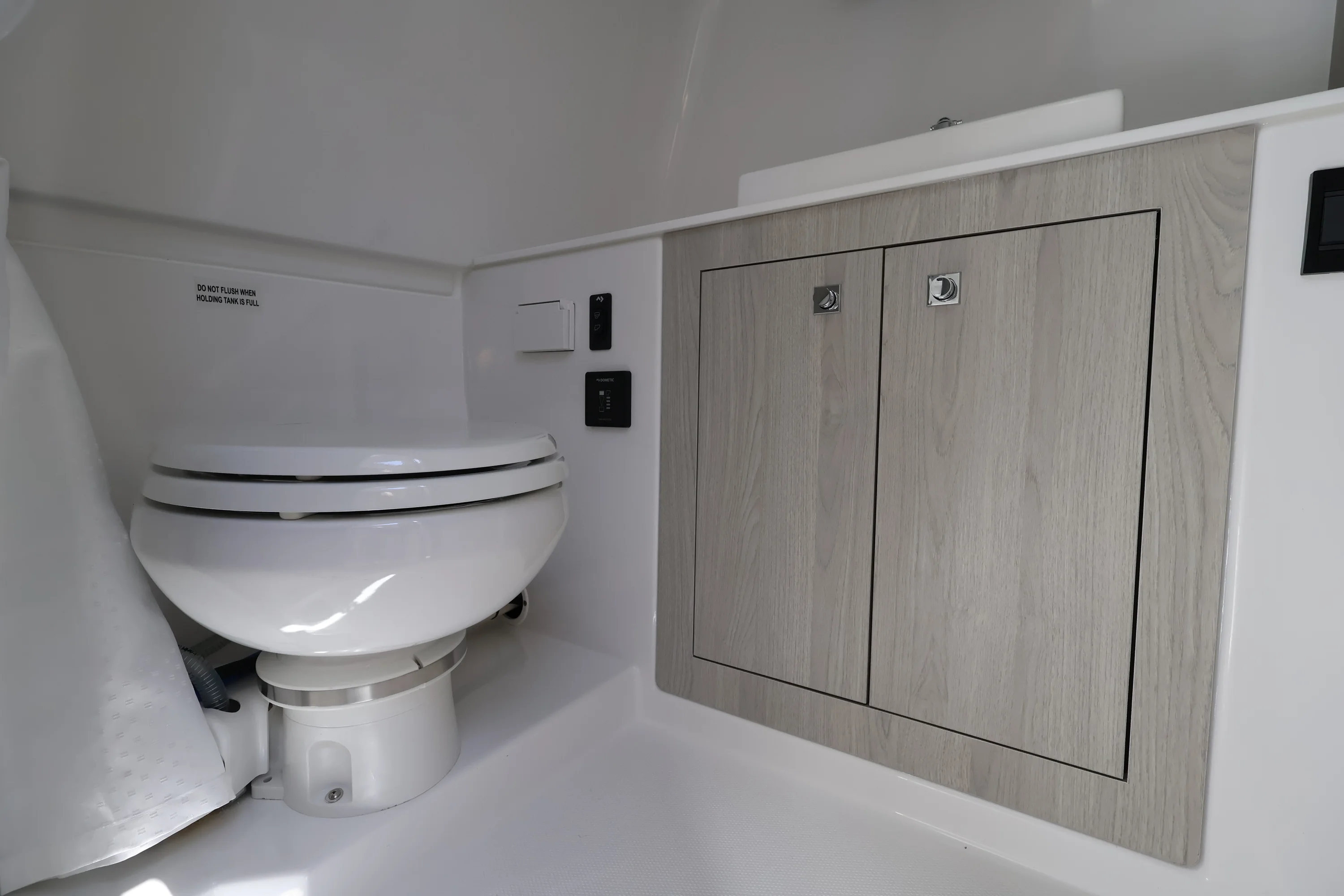 2026 Cruisers Yachts 38 VTR Image Thumbnail #44