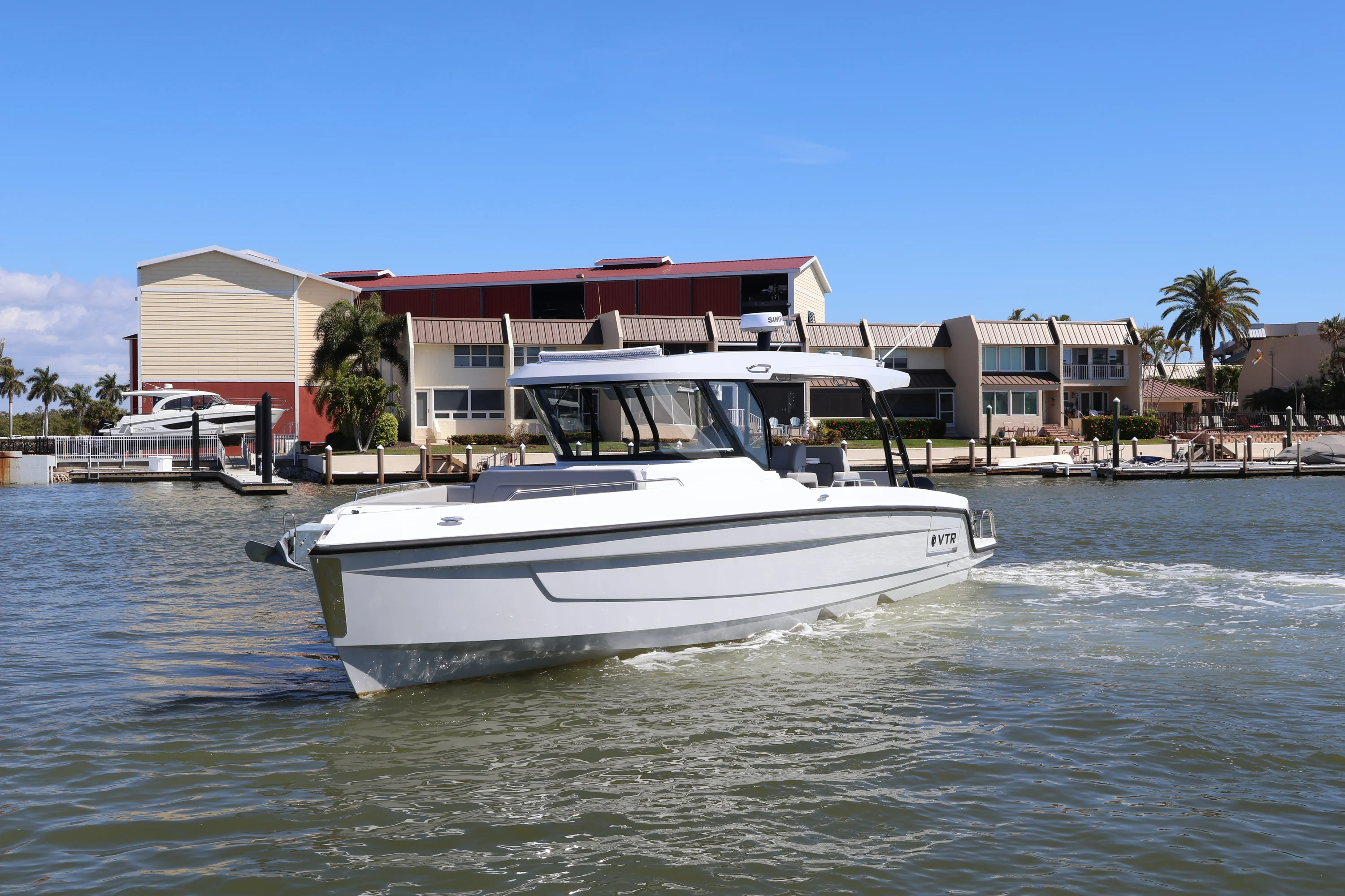 2026 Cruisers Yachts 38 VTR Image Thumbnail #2