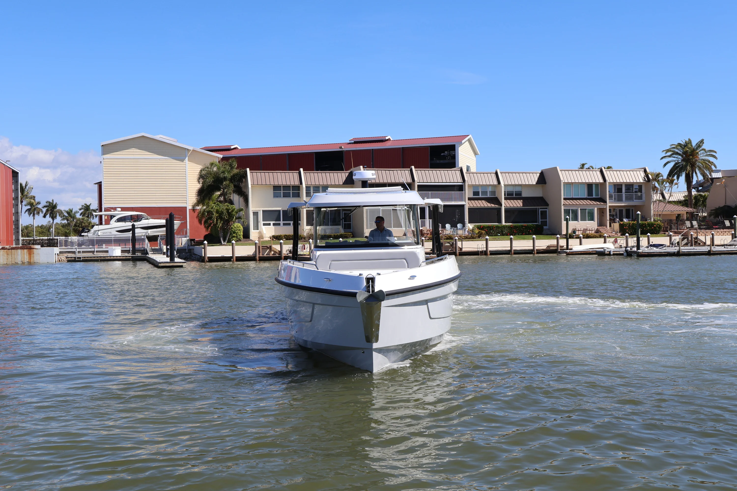 2026 Cruisers Yachts 38 VTR Image Thumbnail #3