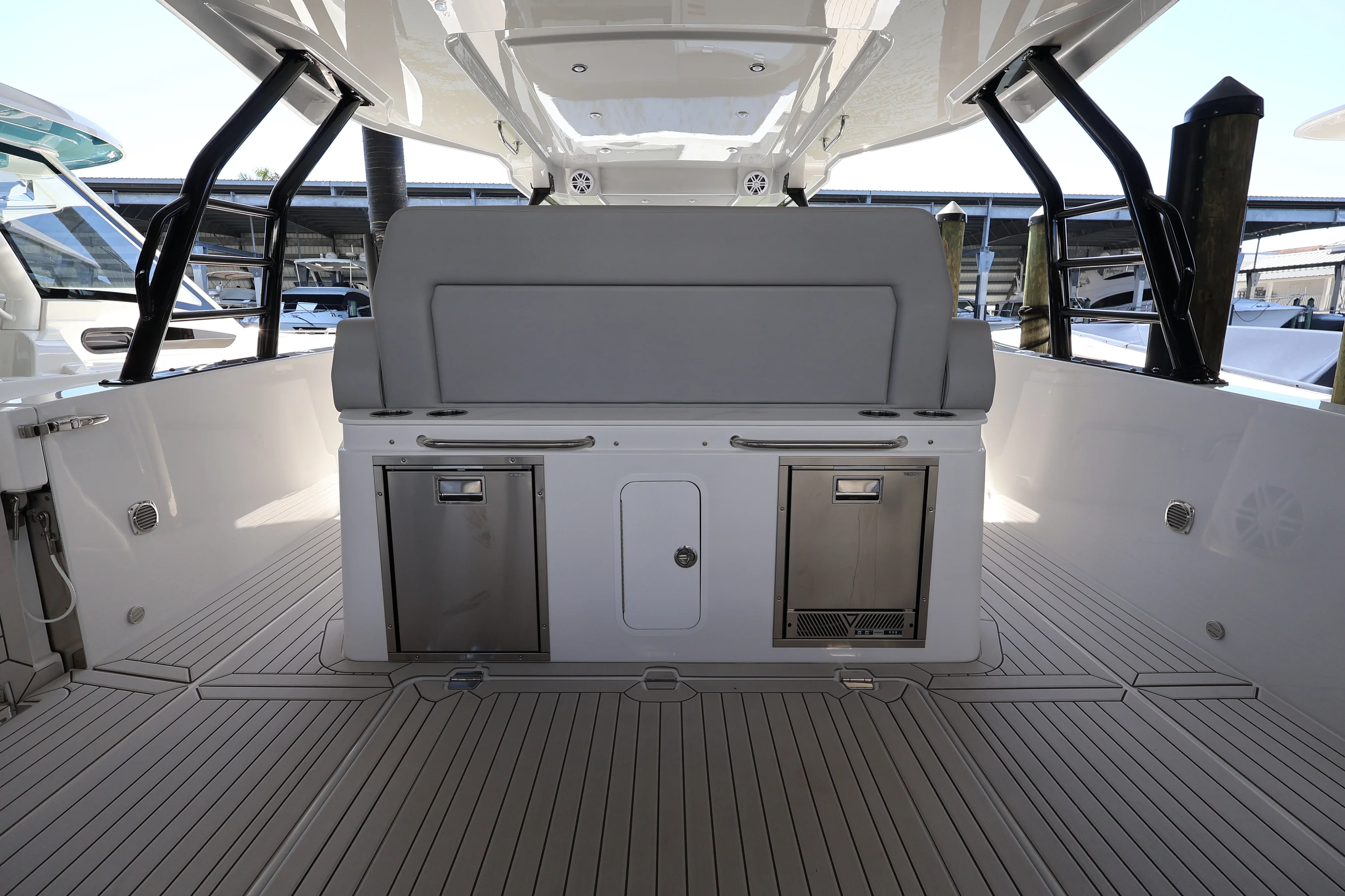 2026 Cruisers Yachts 38 VTR Image Thumbnail #19