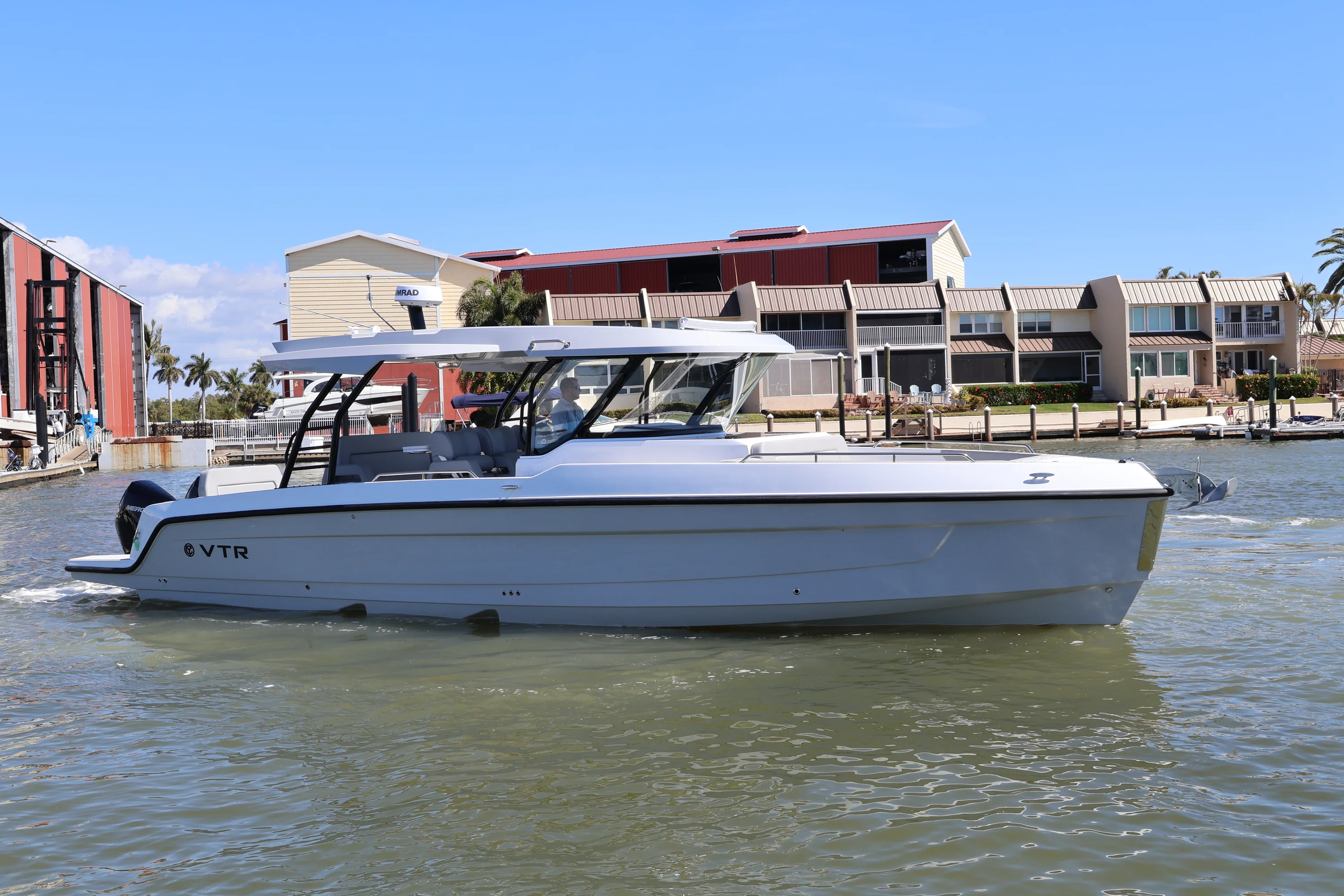 2026 Cruisers Yachts 38 VTR Image Thumbnail #5