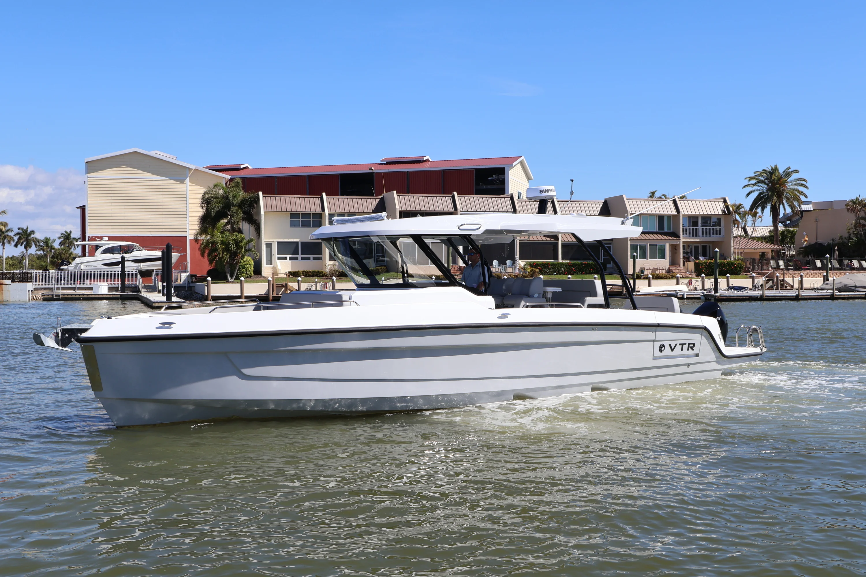 2026 Cruisers Yachts 38 VTR Image Thumbnail #1