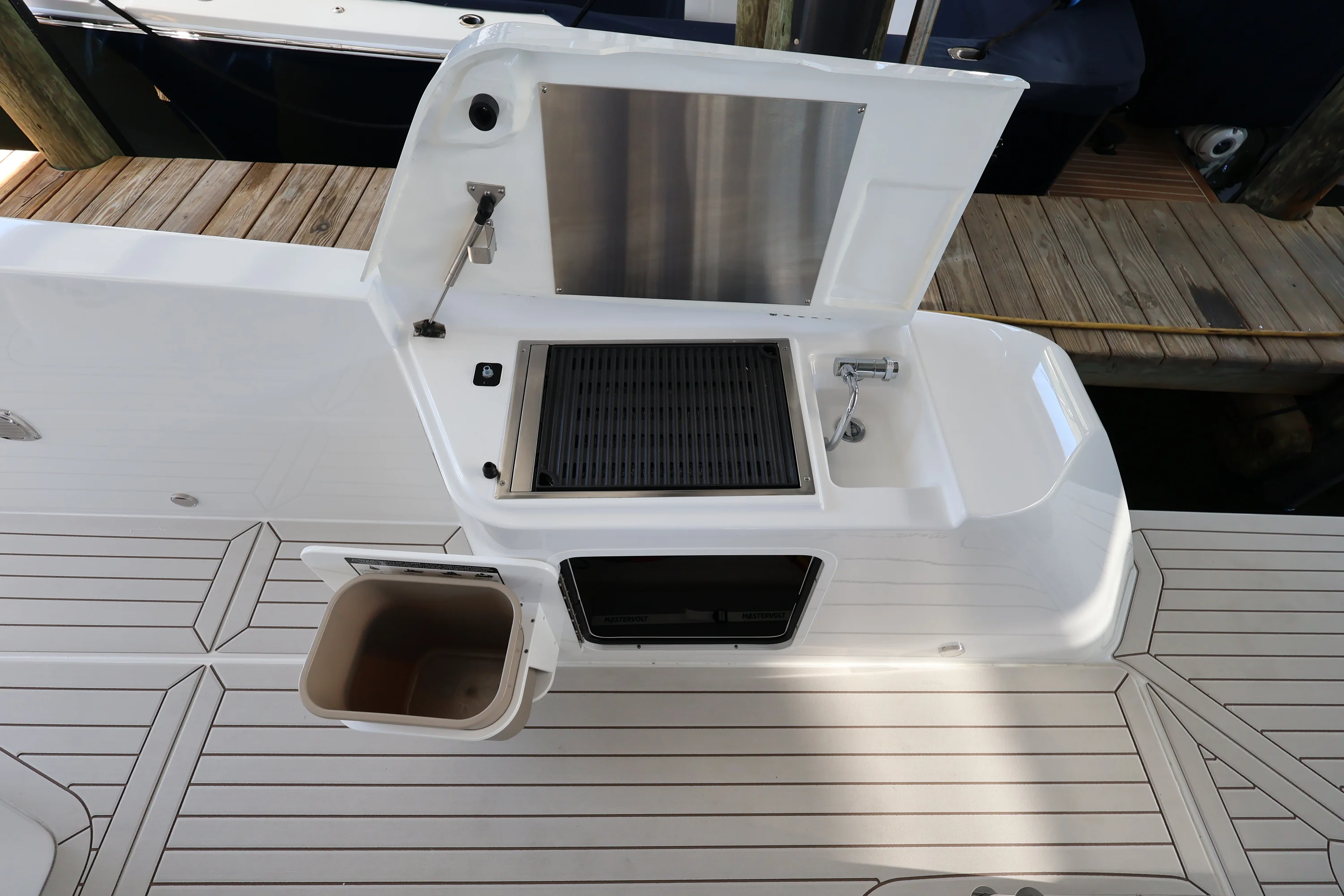 2026 Cruisers Yachts 38 VTR Image Thumbnail #18