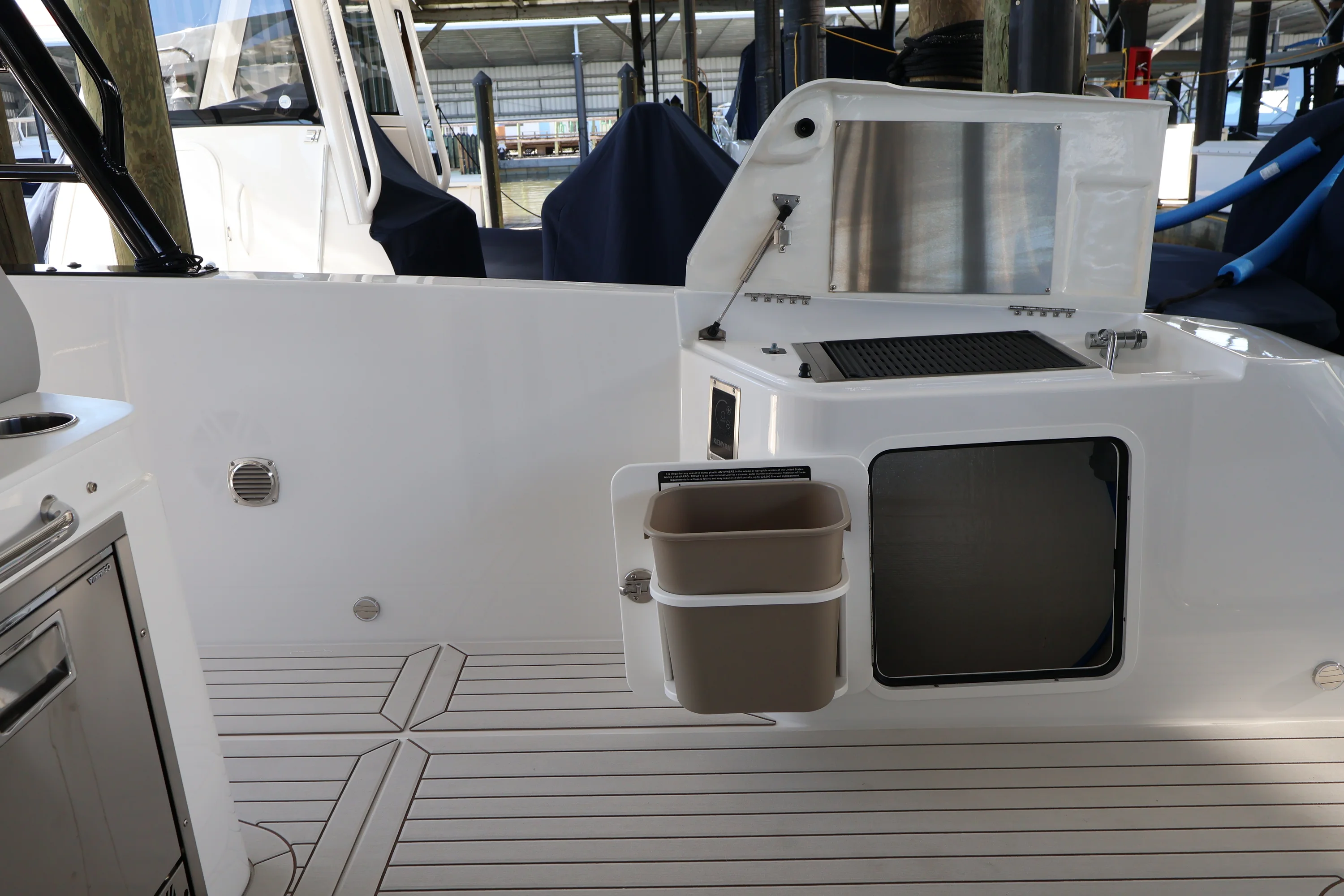 2026 Cruisers Yachts 38 VTR Image Thumbnail #17