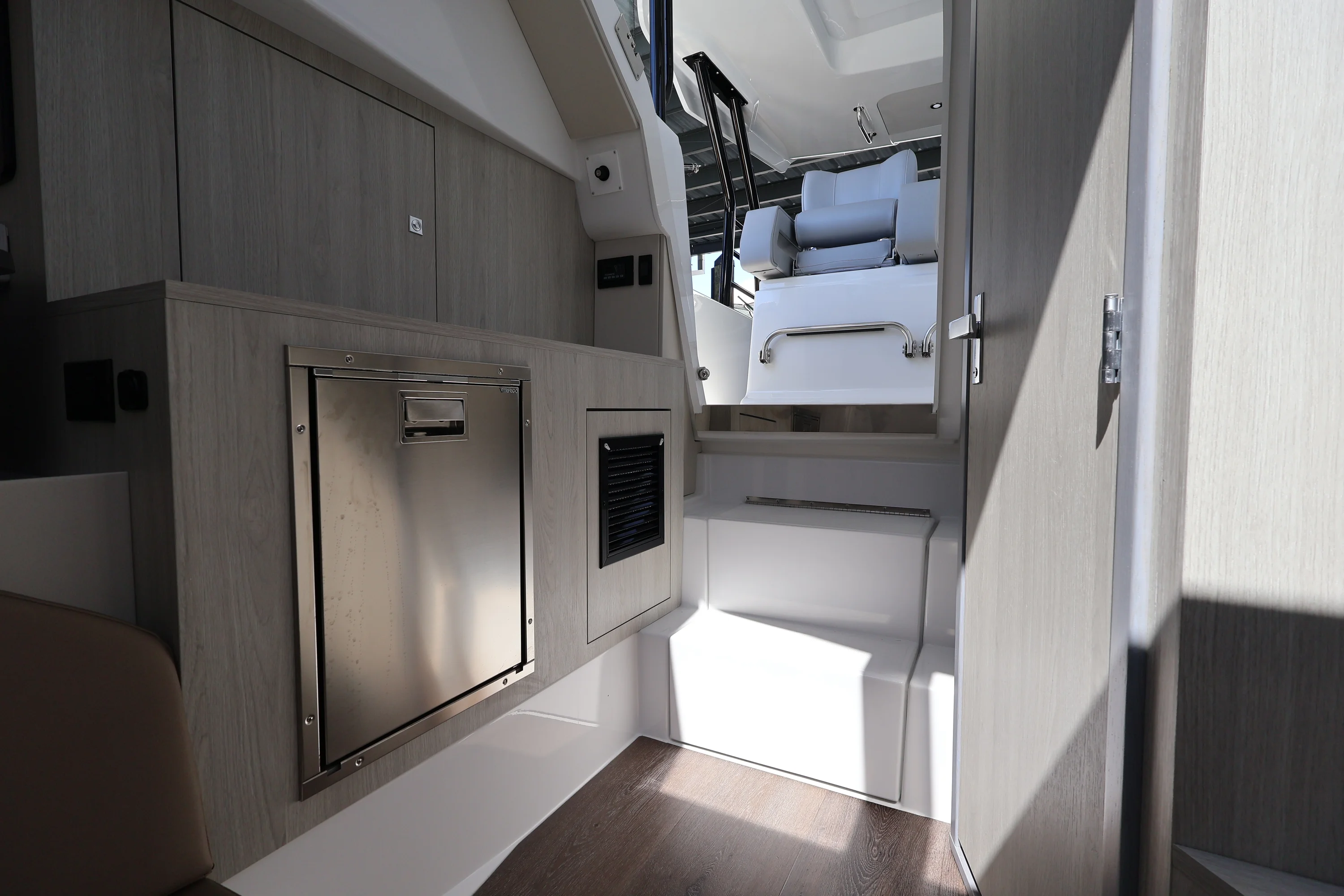 2026 Cruisers Yachts 38 VTR Image Thumbnail #38